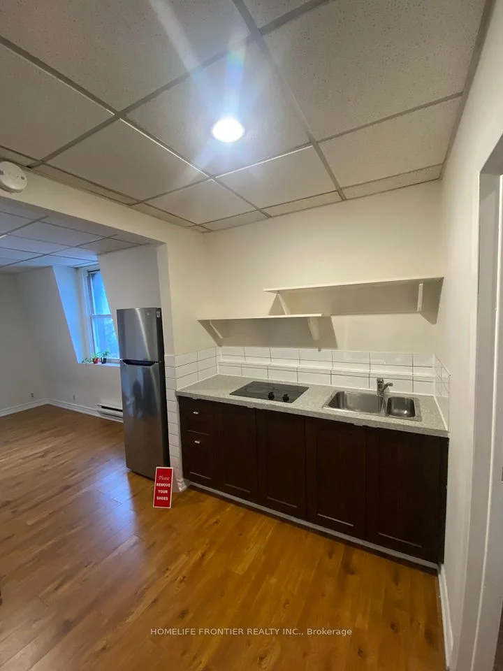 556 Parliament Street 201, Toronto C08, ON M4X 1P6