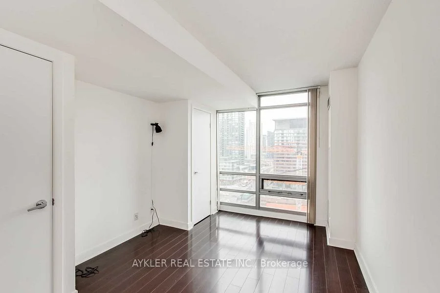 81 Navy Wharf Court 1608, Toronto C01, ON M5V 3S2