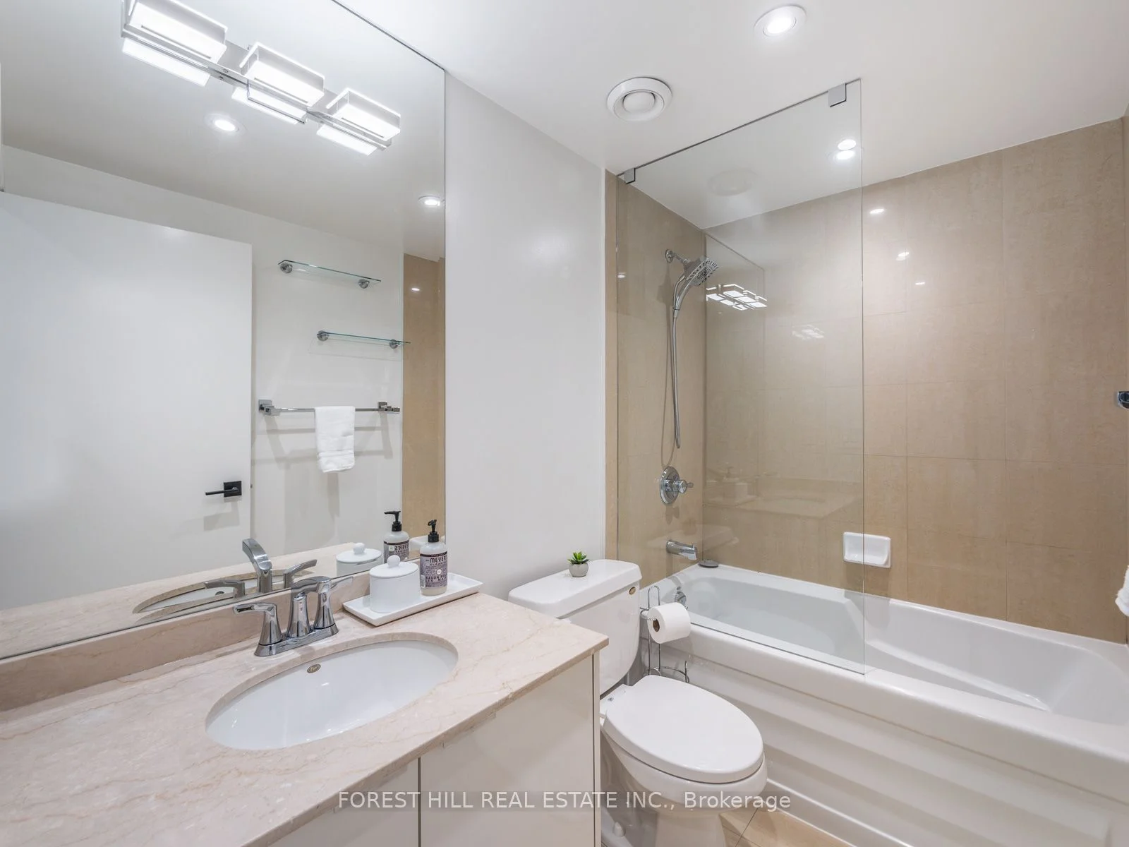 438 King Street W 1120, Toronto C01, ON M5V 3T9