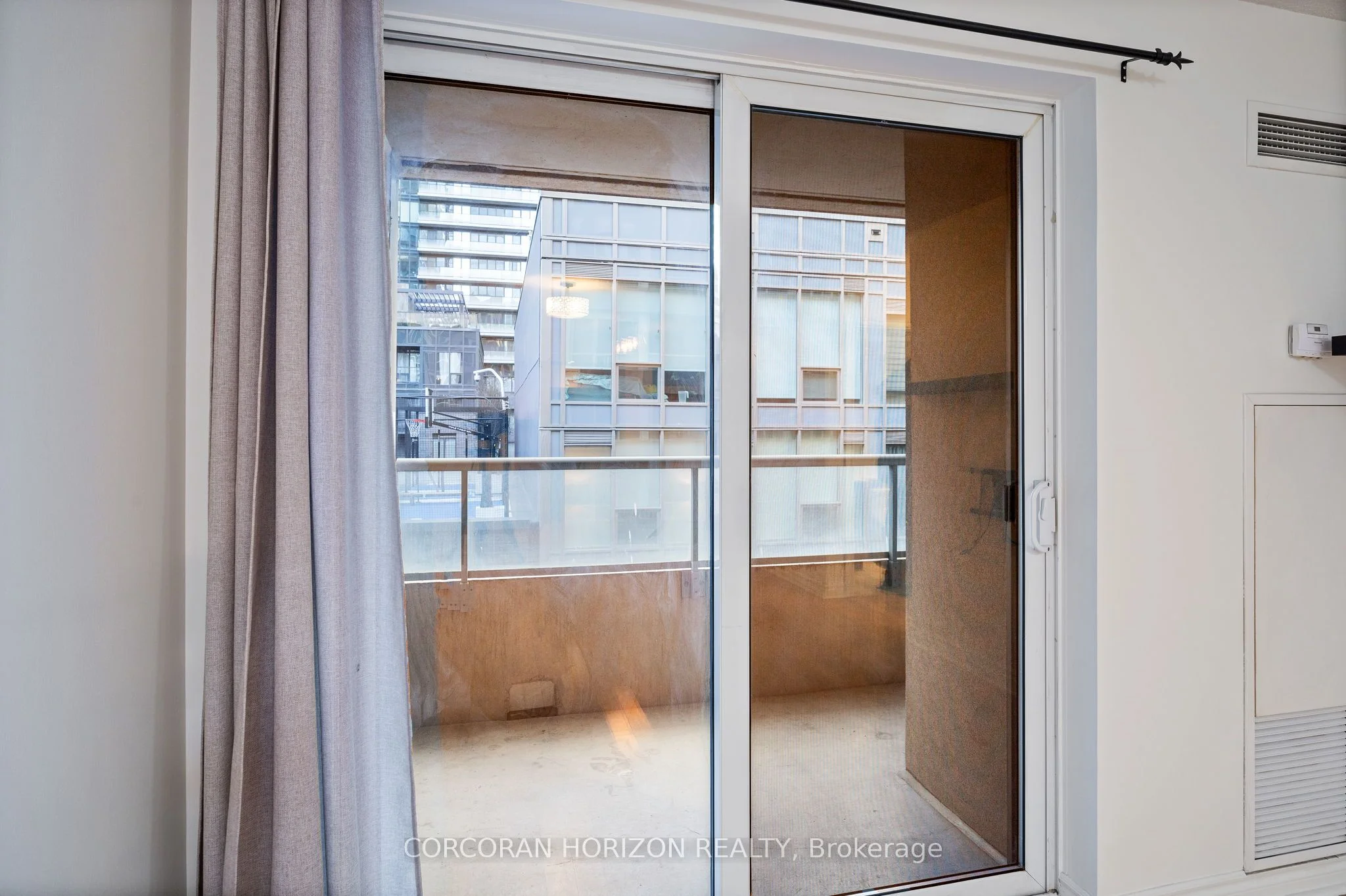 270 Wellington Street W 803, Toronto C01, ON M5V 3P5