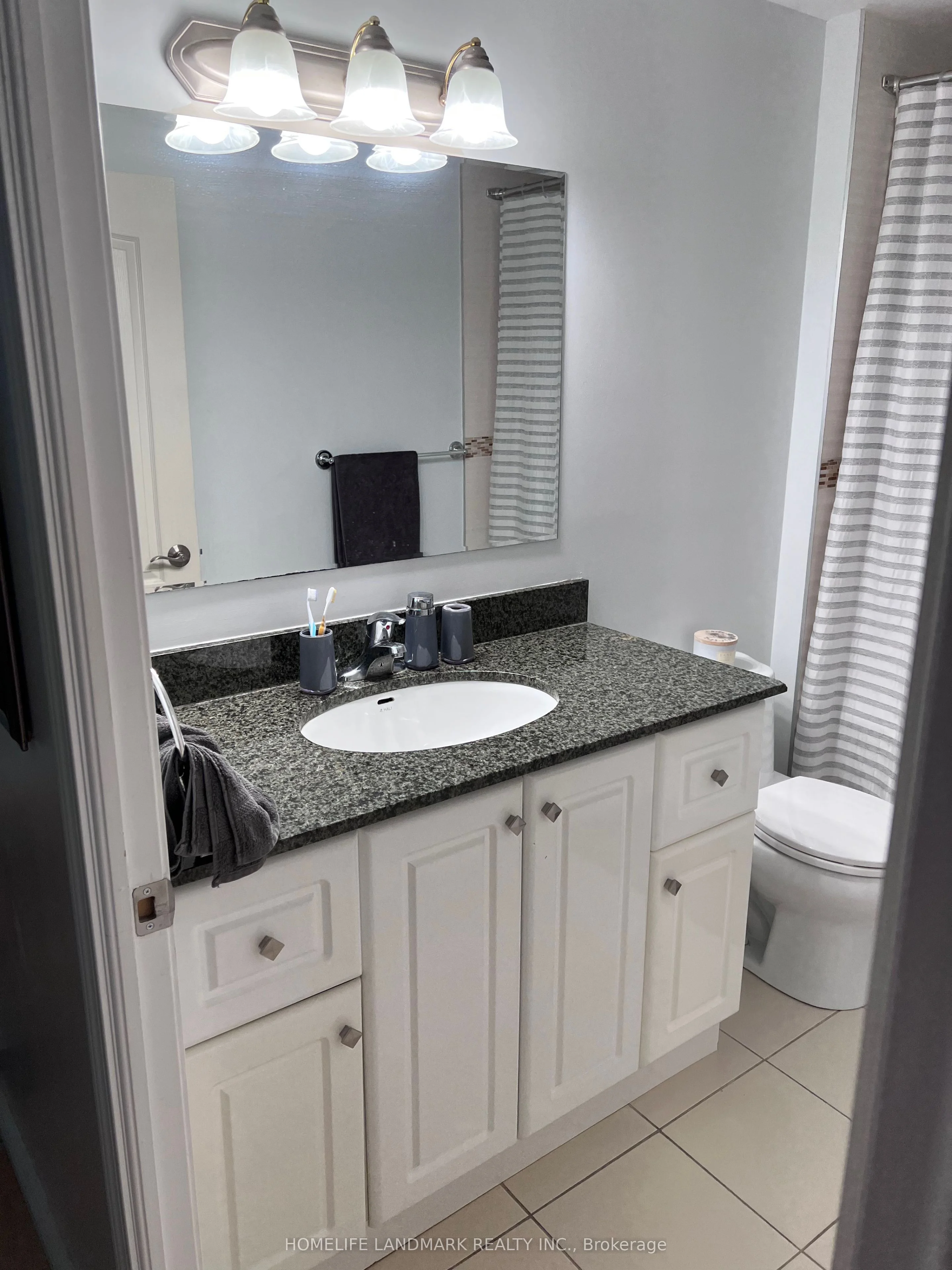 263 Wellington Street 1104, Toronto C01, ON M5V 3P9