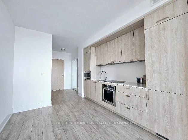 10 Inn on the Park Drive 612, Toronto C13, ON M3C 0P9