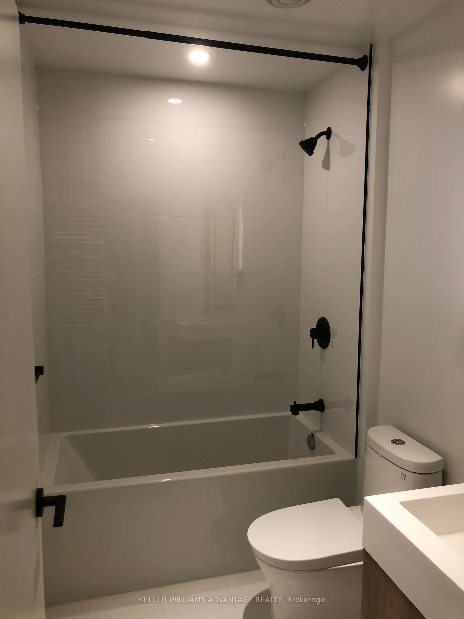 117 Broadway Avenue 1208, Toronto C10, ON M4P 1V3