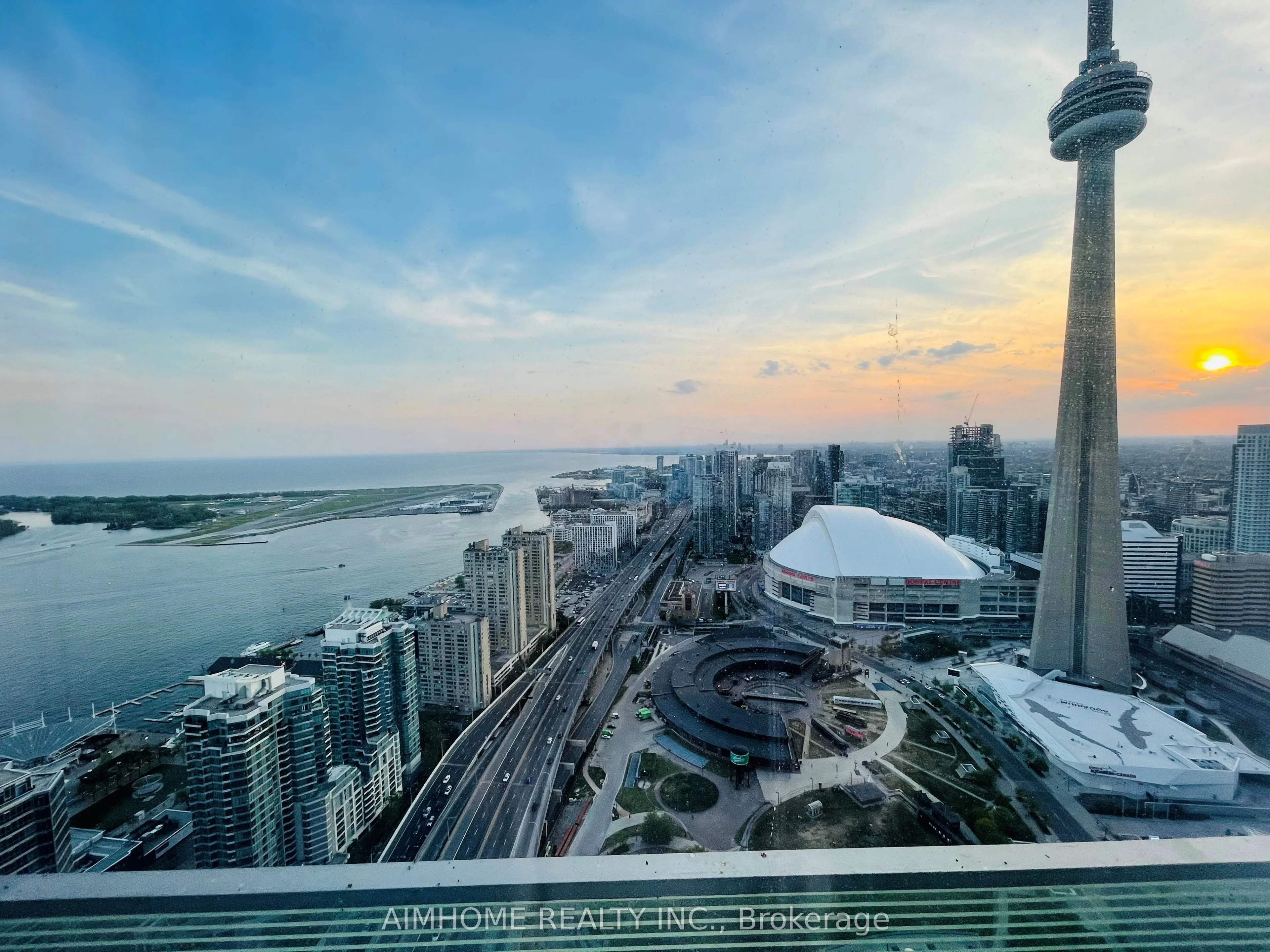 12 York Street 4904, Toronto C01, On M5j 0a9