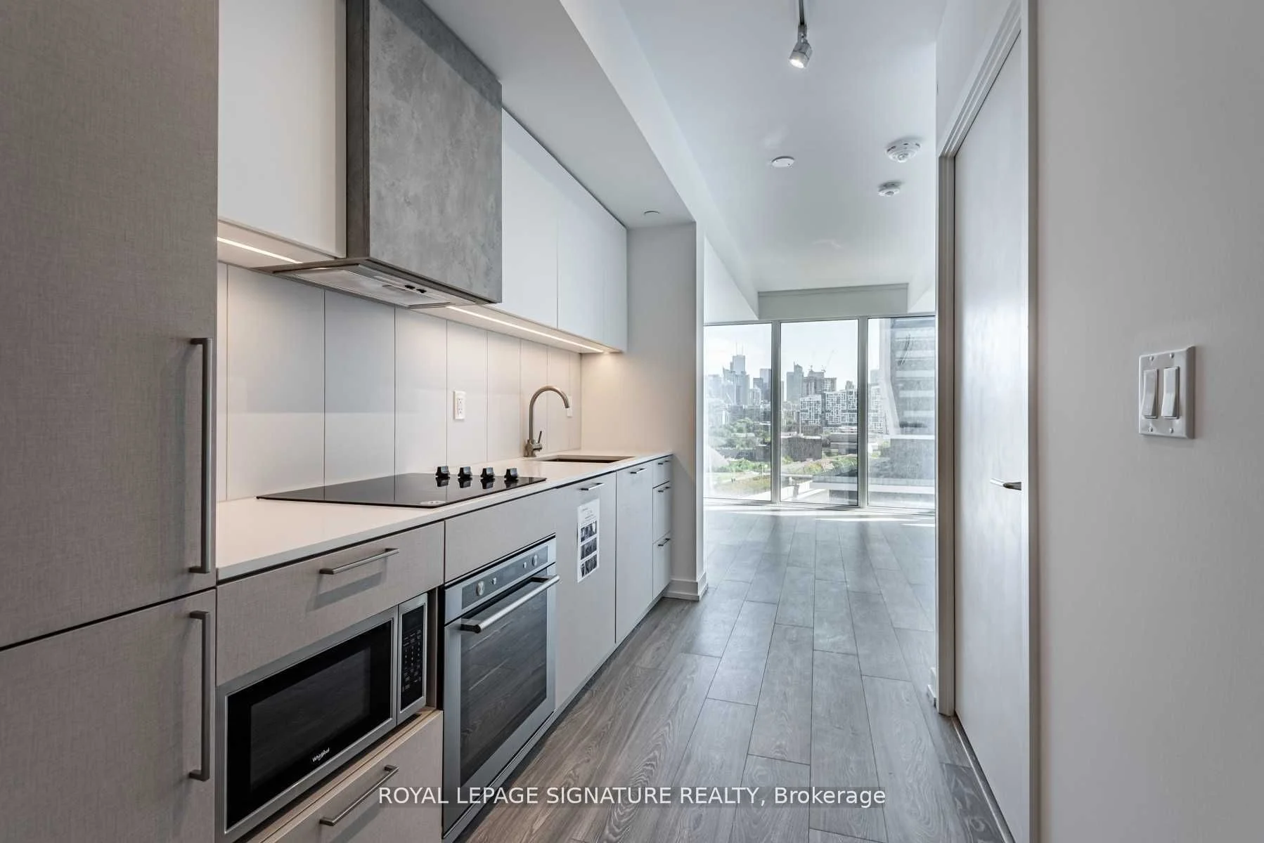 19 Western Battery Road 822, Toronto C01, On M6k 3s4