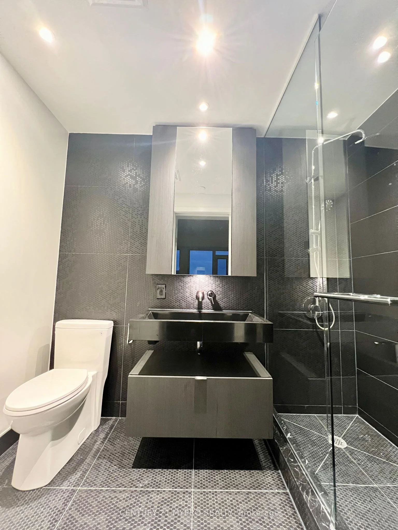 11 Yorkville Avenue 1305, Toronto C02, ON M4W 0B7