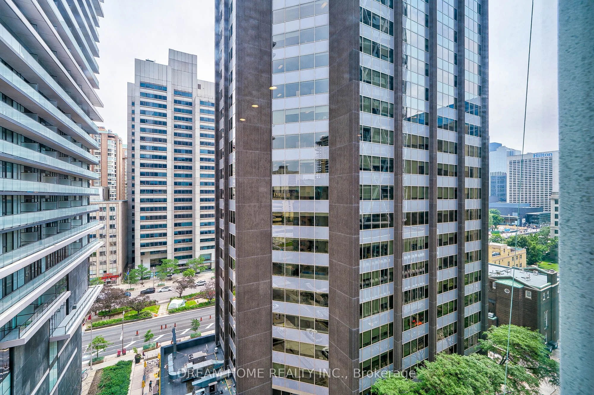 238 Simcoe Street 1003, Toronto C01, ON M5T 1T4