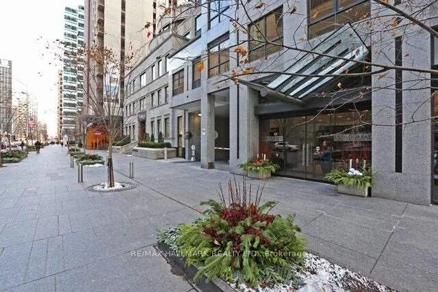 55 Bloor Street E 1203, Toronto C08, On M4w 3w6