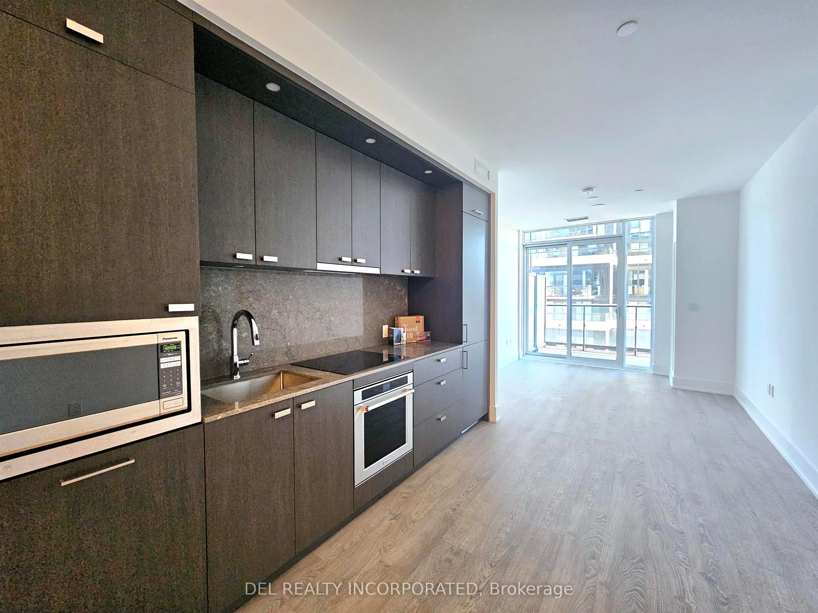 10 Inn on the Park Drive 706, Toronto C13, ON M3C 0P9