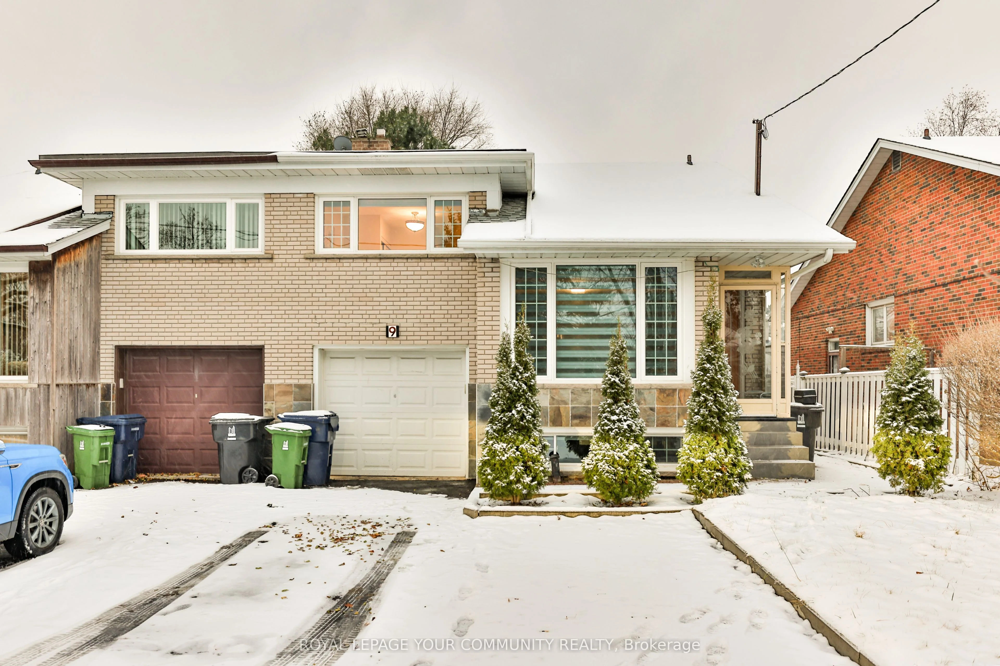 Att/Row/Townhouse in Toronto