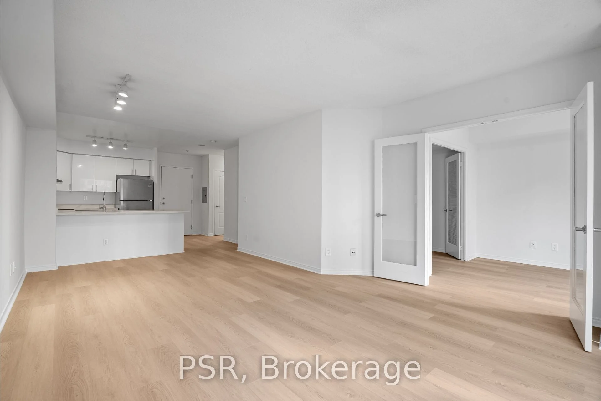 50 John Street 1013, Toronto C01, ON M5V 3T5