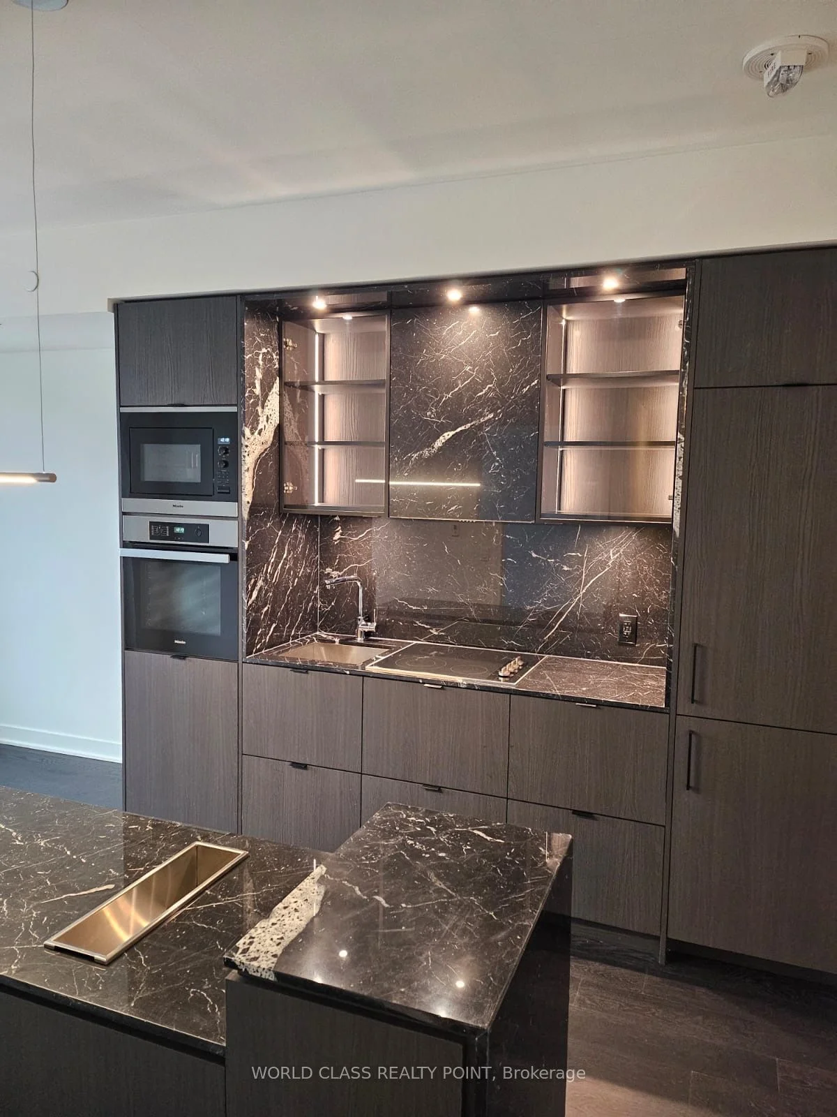11 Yorkville Avenue 1401, Toronto C02, ON M4W 0B7