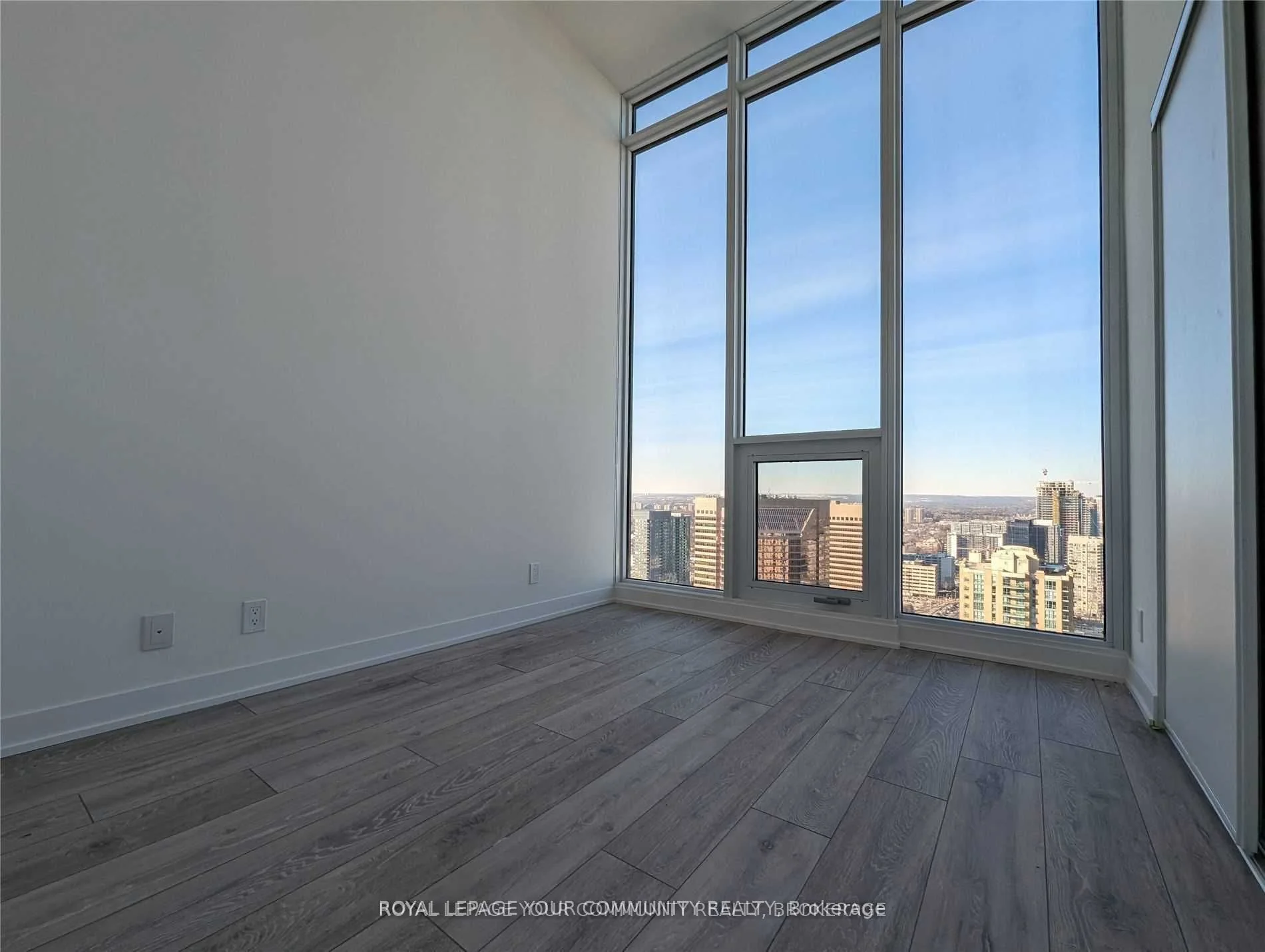 15 Holmes Avenue Ph3203, Toronto C14, ON M2N 4L8