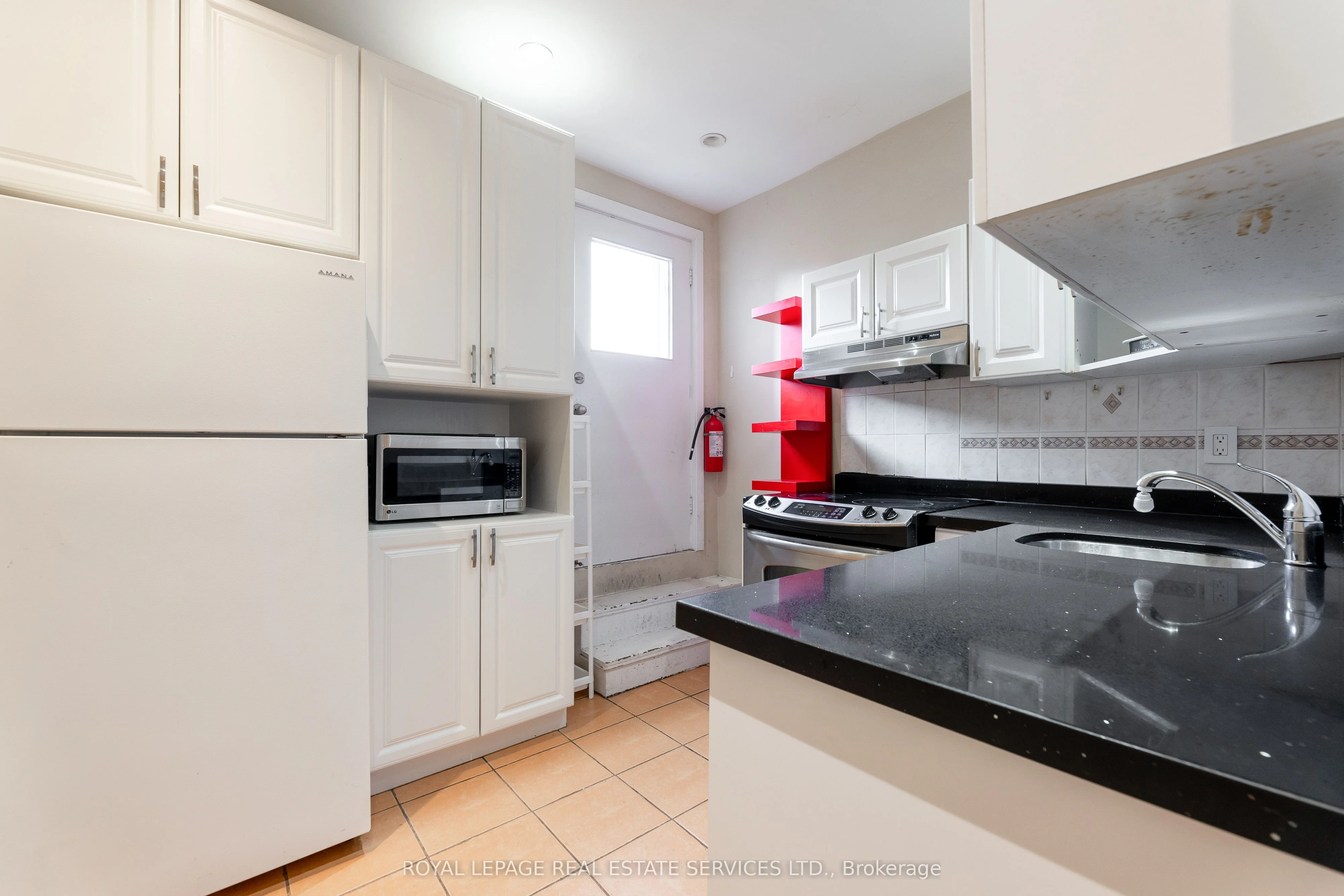 1132 Yonge Street 2, Toronto C02, ON M4W 2L8