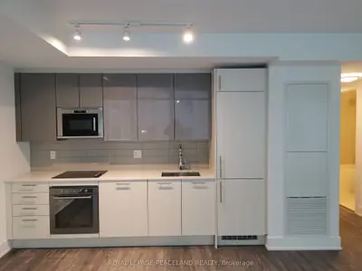 403 Church Street 401, Toronto C08, On M4y 2c2