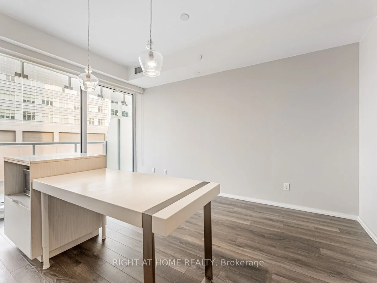 197 Yonge Street 1204, Toronto C08, ON M5B 1M4