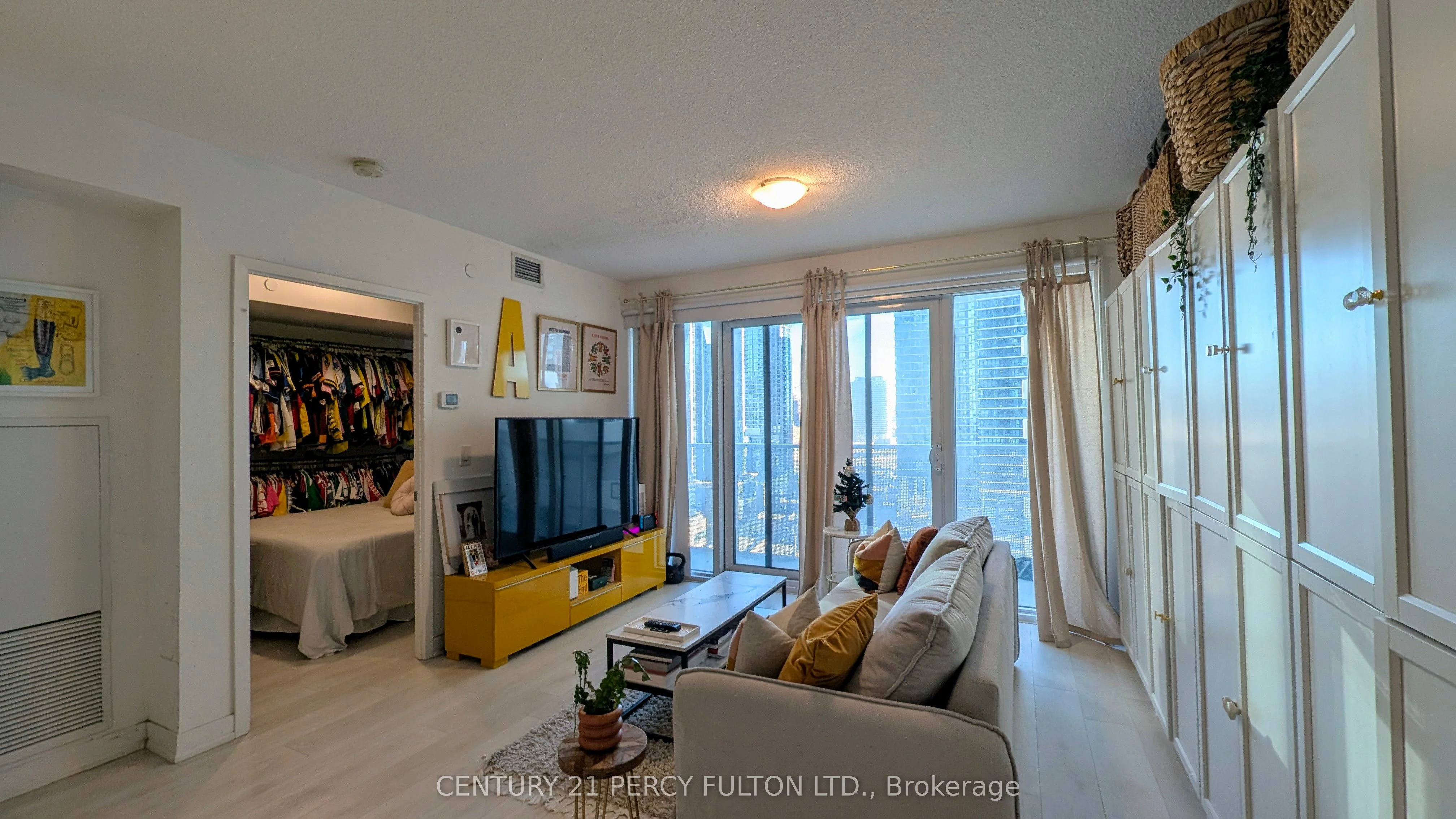 100 Harbour Street 1606, Toronto C01, ON M5J 2T5