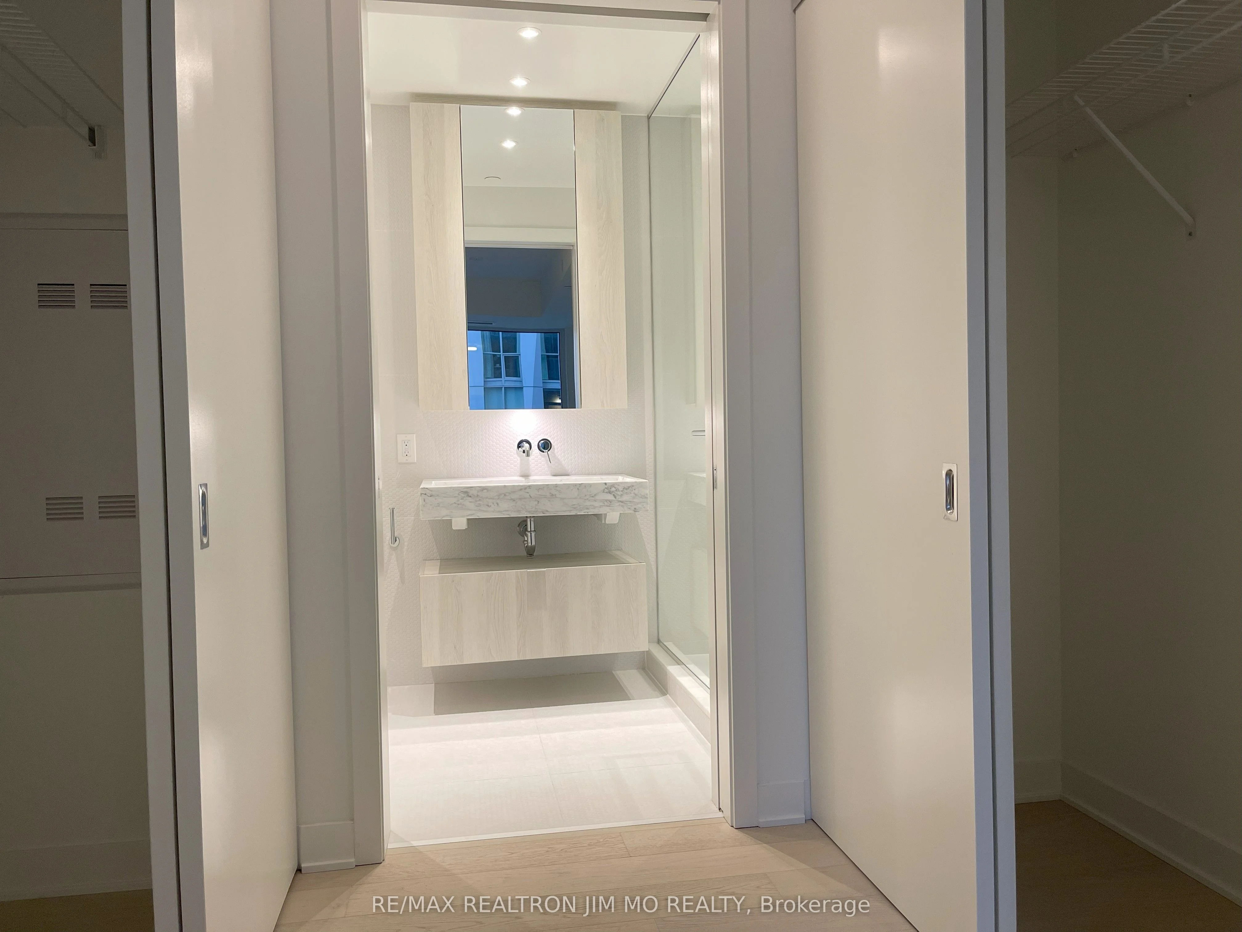 11 Yorkville Avenue 1410, Toronto C02, ON M4W 1L2