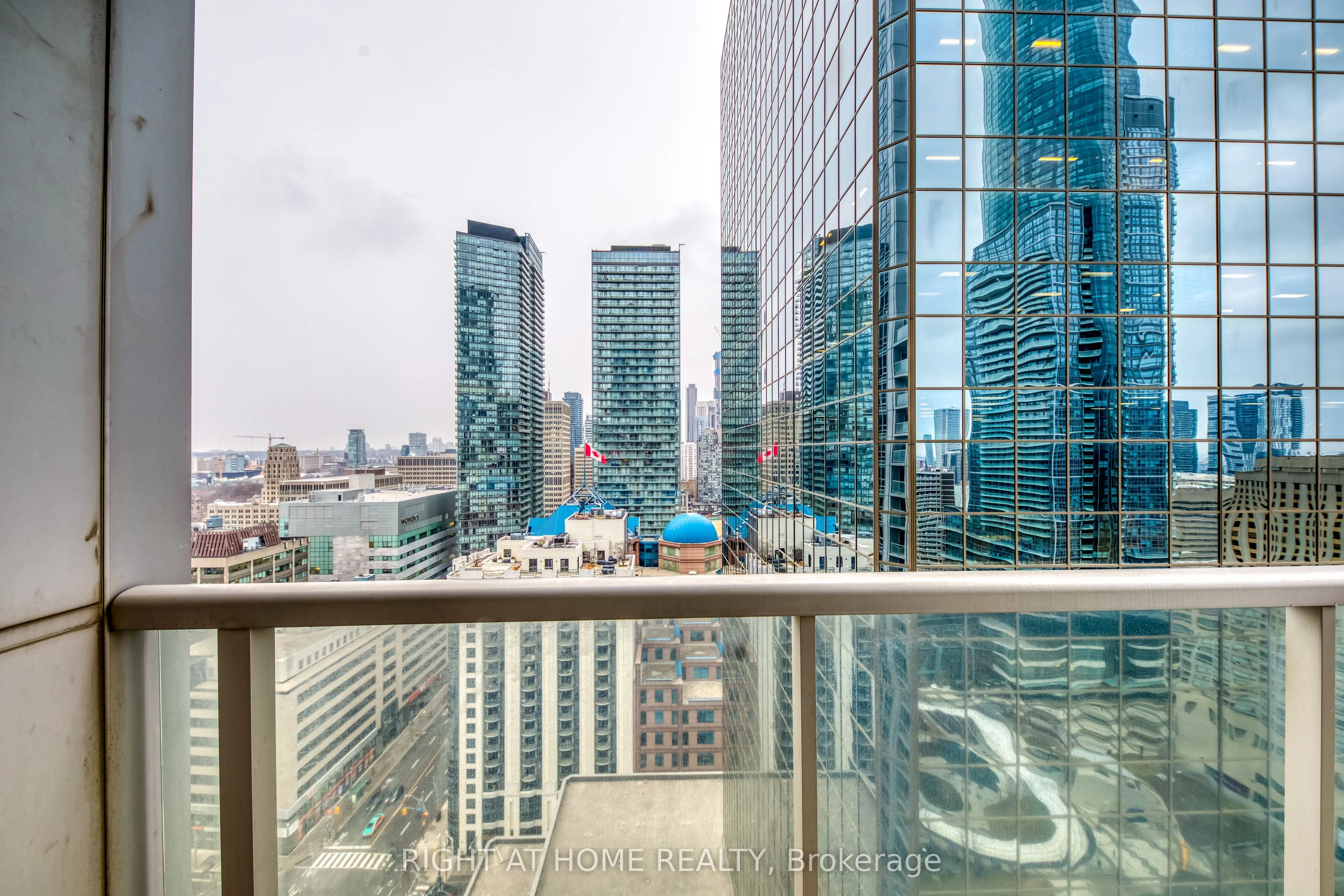 763 Bay Street 2702, Toronto C01, ON M5G 2R3