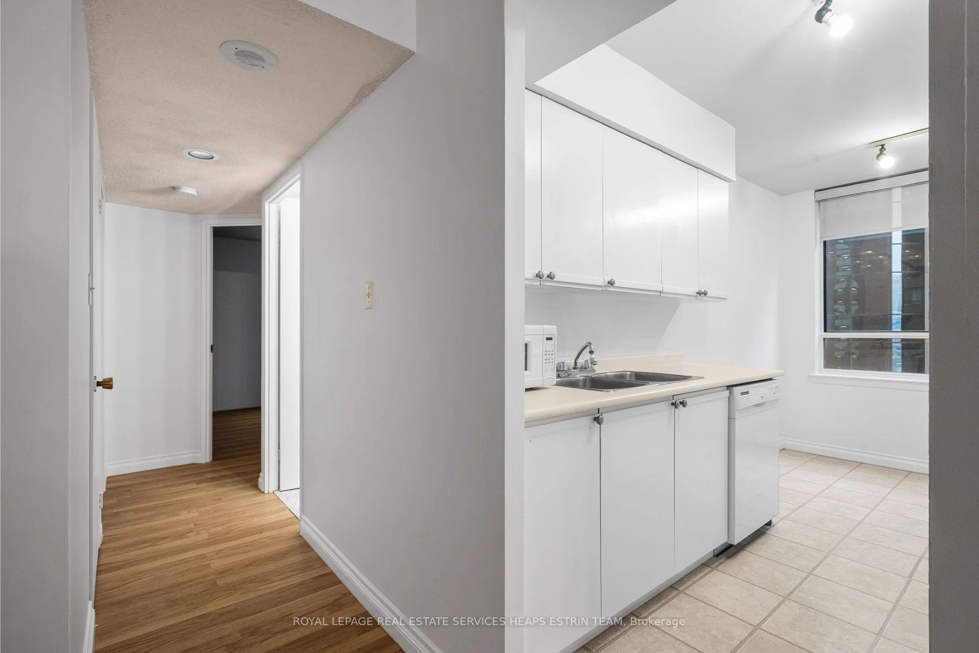 633 Bay Street 807, Toronto C01, ON M5G 2G4