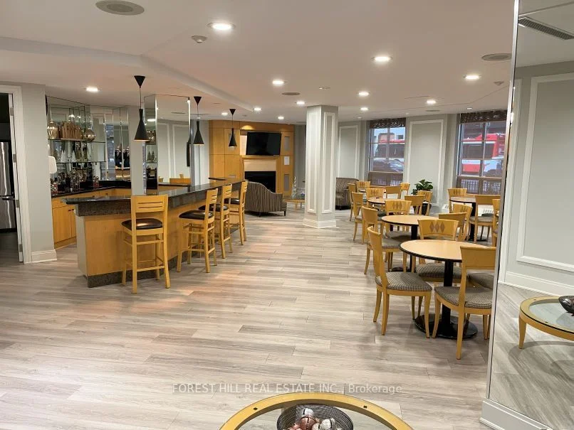 123 Eglinton Avenue E 1214, Toronto C10, ON M4P 1J2