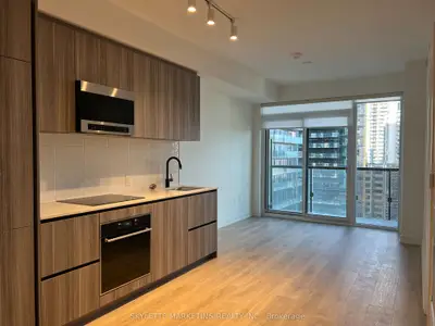117 Broadway Avenue N 1308, Toronto C10, On M4p 1v4