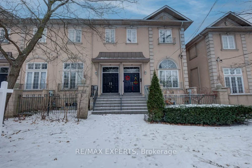 Att/Row/Townhouse in Toronto
