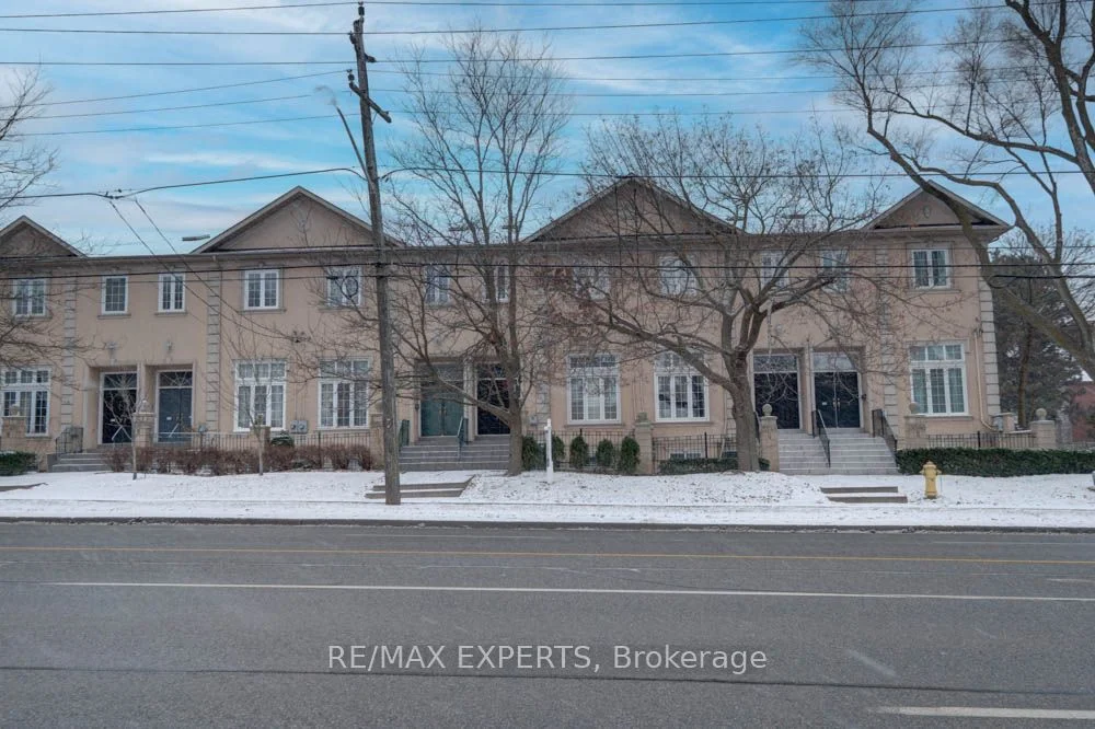 Att/Row/Townhouse in Toronto