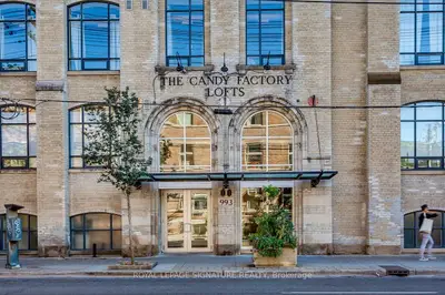 Condo Apartment in Toronto