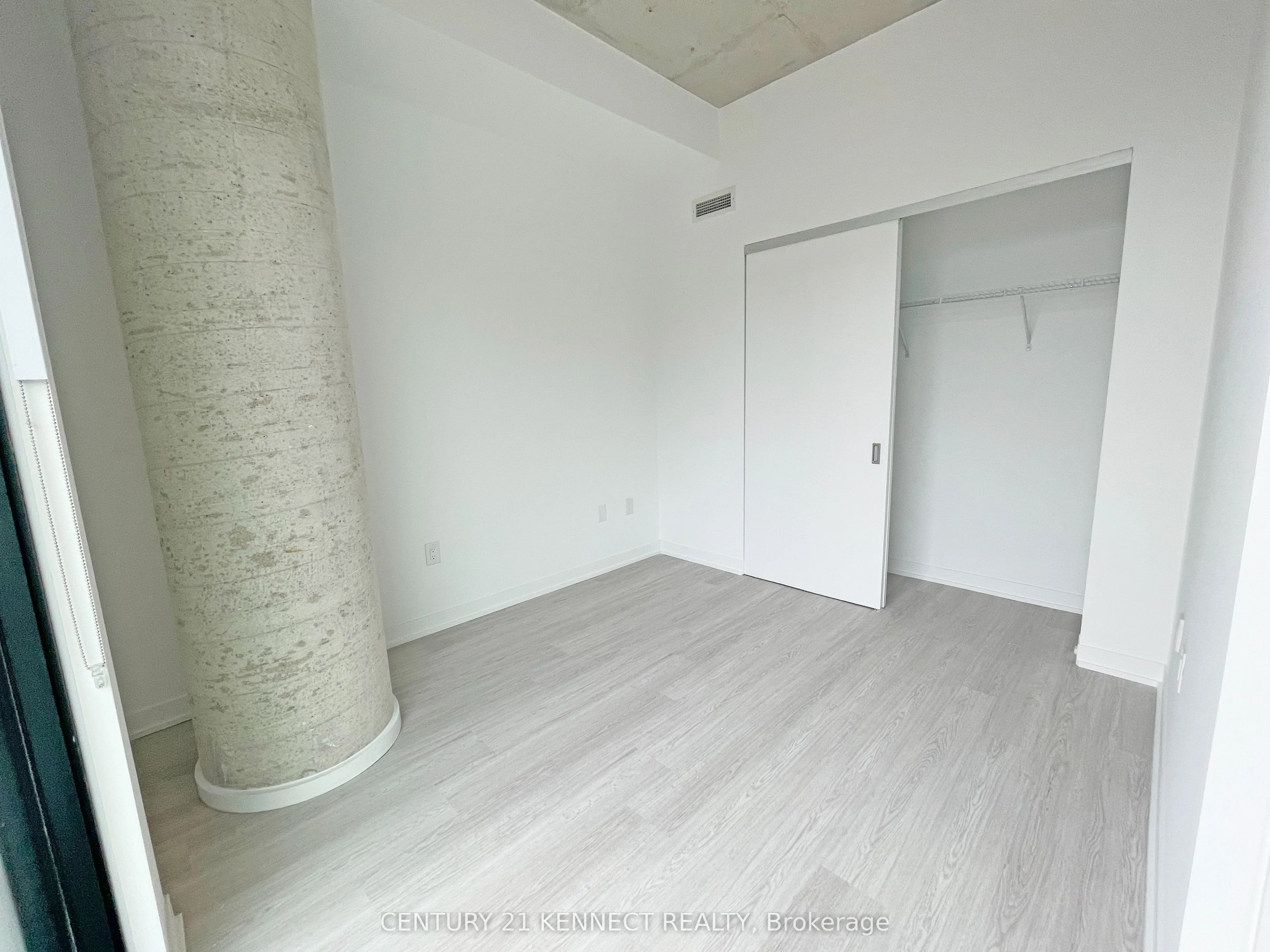 195 McCaul Street 1710, Toronto C01, ON M5T 1W6