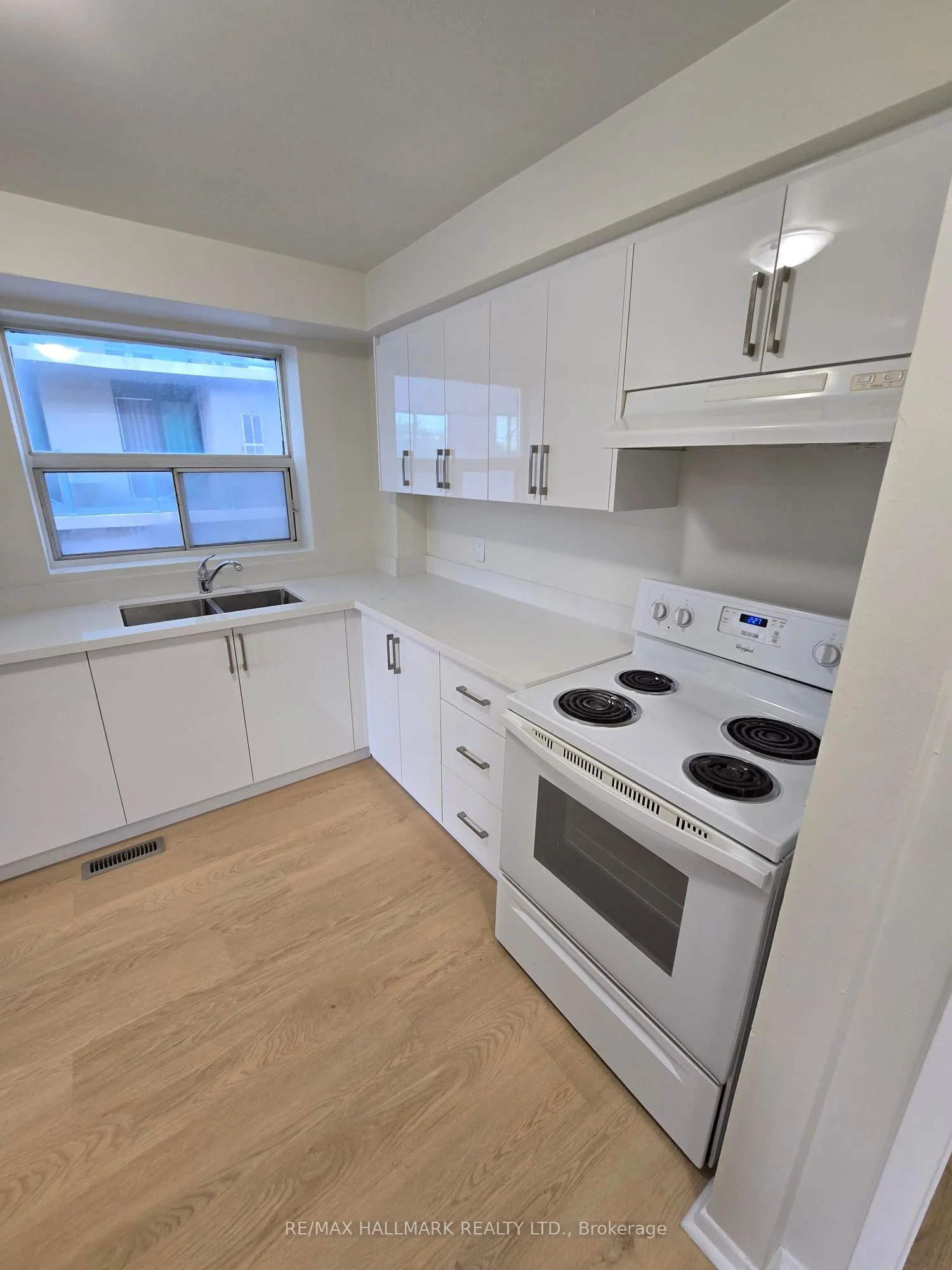 914 Sheppard Avenue 1, Toronto C06, ON M3H 2T6