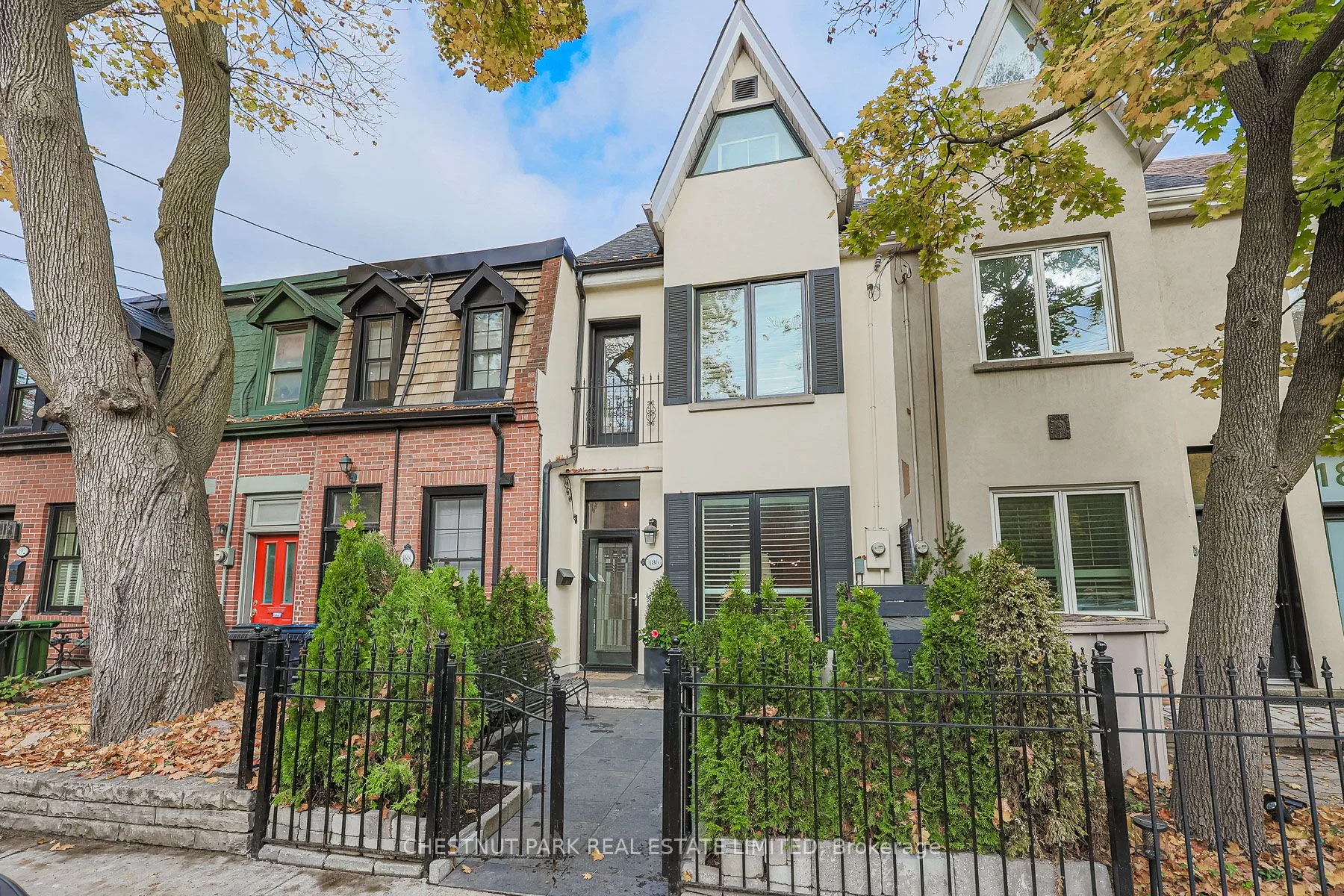 Att/Row/Townhouse in Toronto