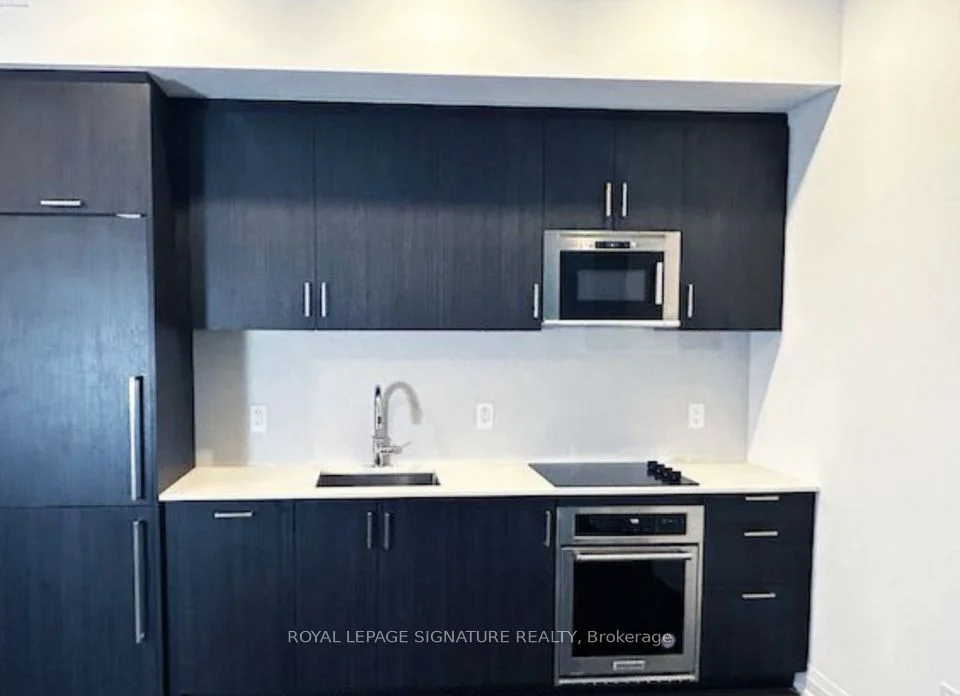 280 Howland Avenue 421, Toronto C02, ON m5r 0C3