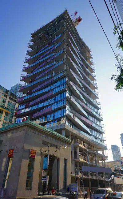 215 Queen Street W 810, Toronto C01, On M5v 0p5