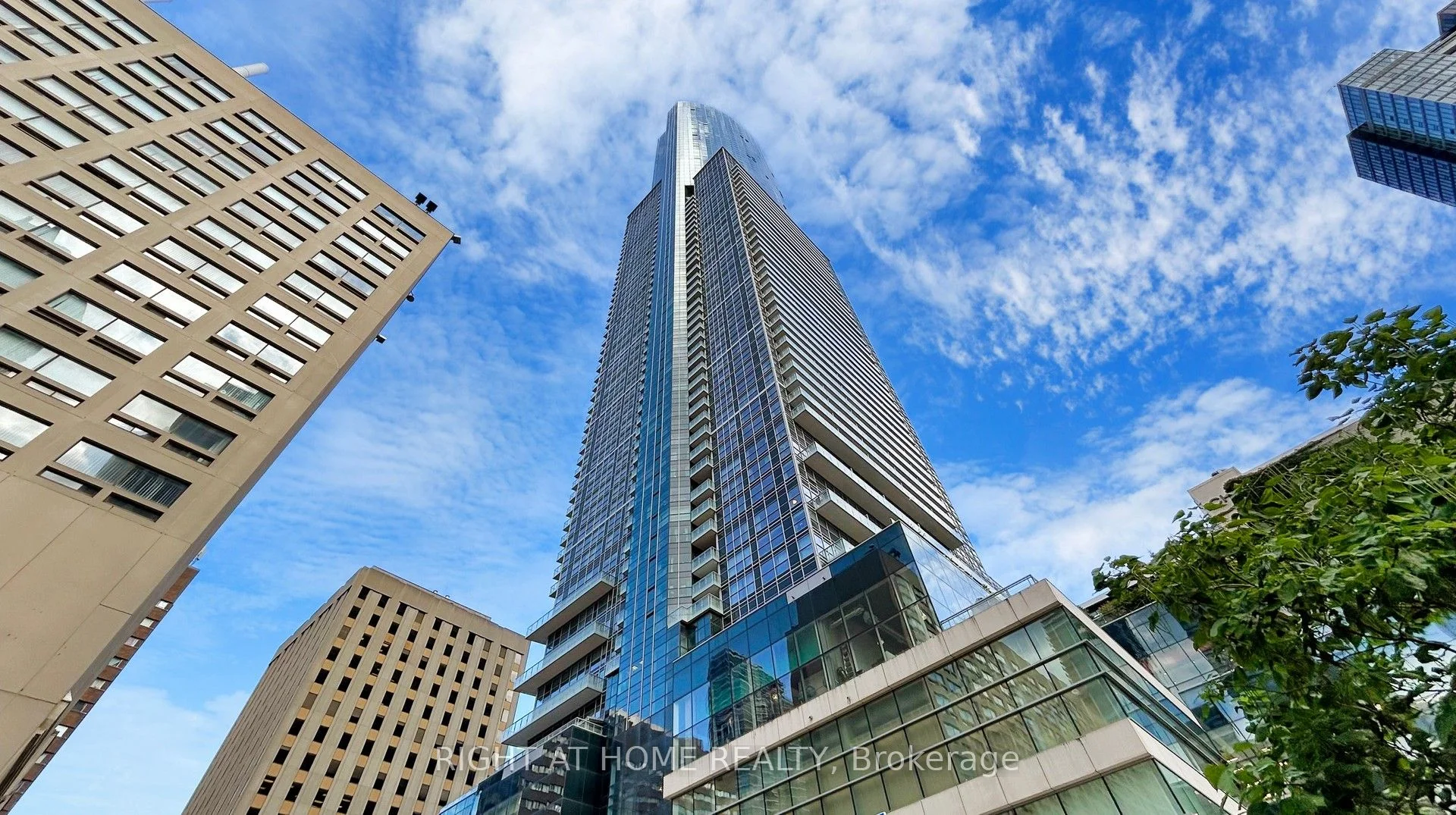 388 Yonge Street 7405 B, Toronto C01, On M5b 0a4