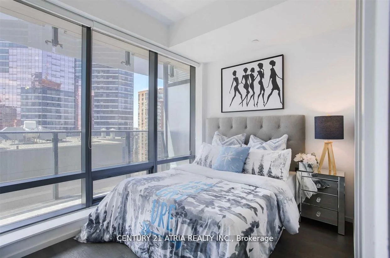 5 St. Joseph Street 1705, Toronto C01, ON M4Y 1Z3