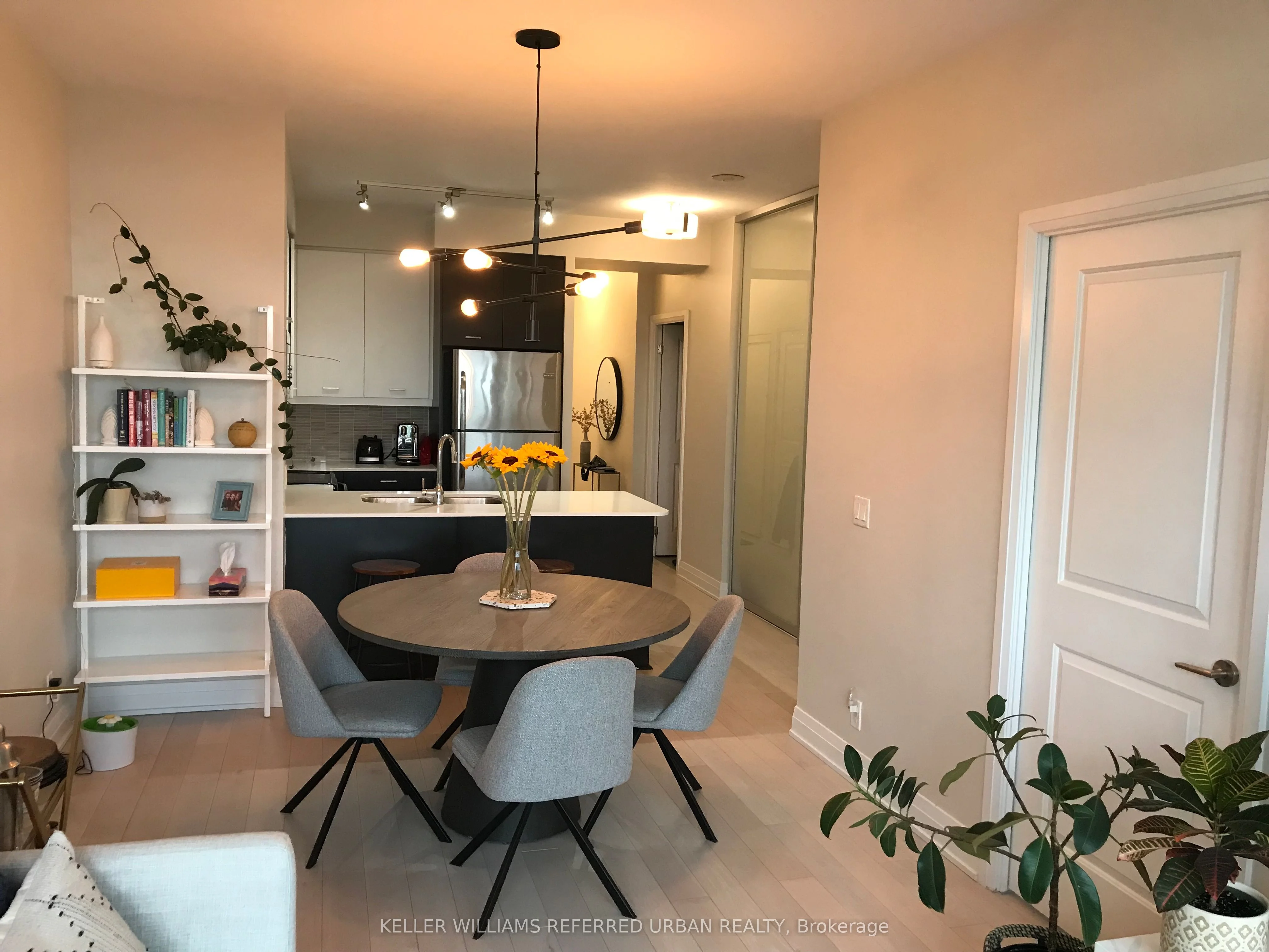 530 St Clair Avenue W 501, Toronto C03, On M6c 0a2