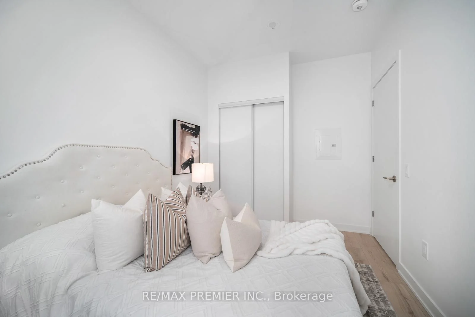 9 Tecumseth Street 212, Toronto C01, ON M5V 3G4