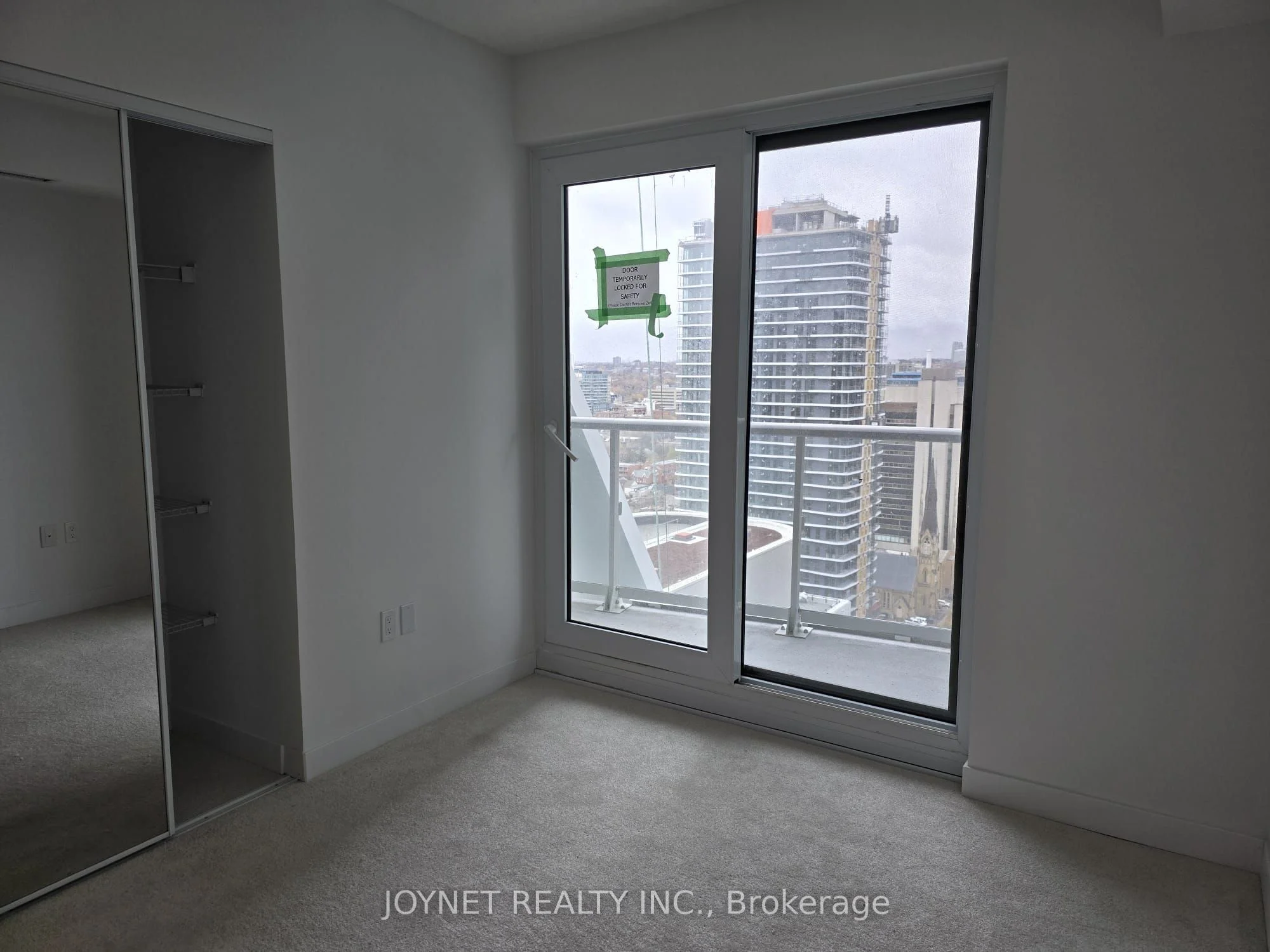 230 Simcoe Street 2419, Toronto C01, ON M5T 0G7