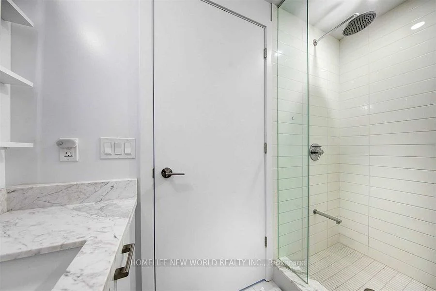 2221 Yonge Street 2806, Toronto C10, ON M4S 2B4