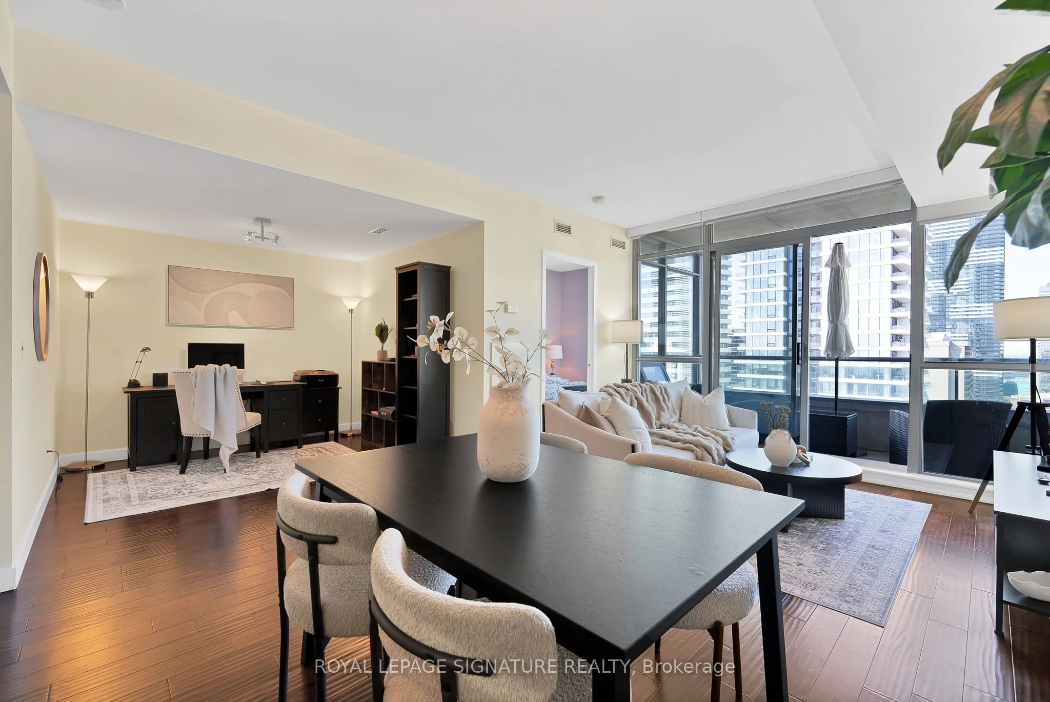 281 Mutual Street 2703, Toronto C08, On M4y 3c4