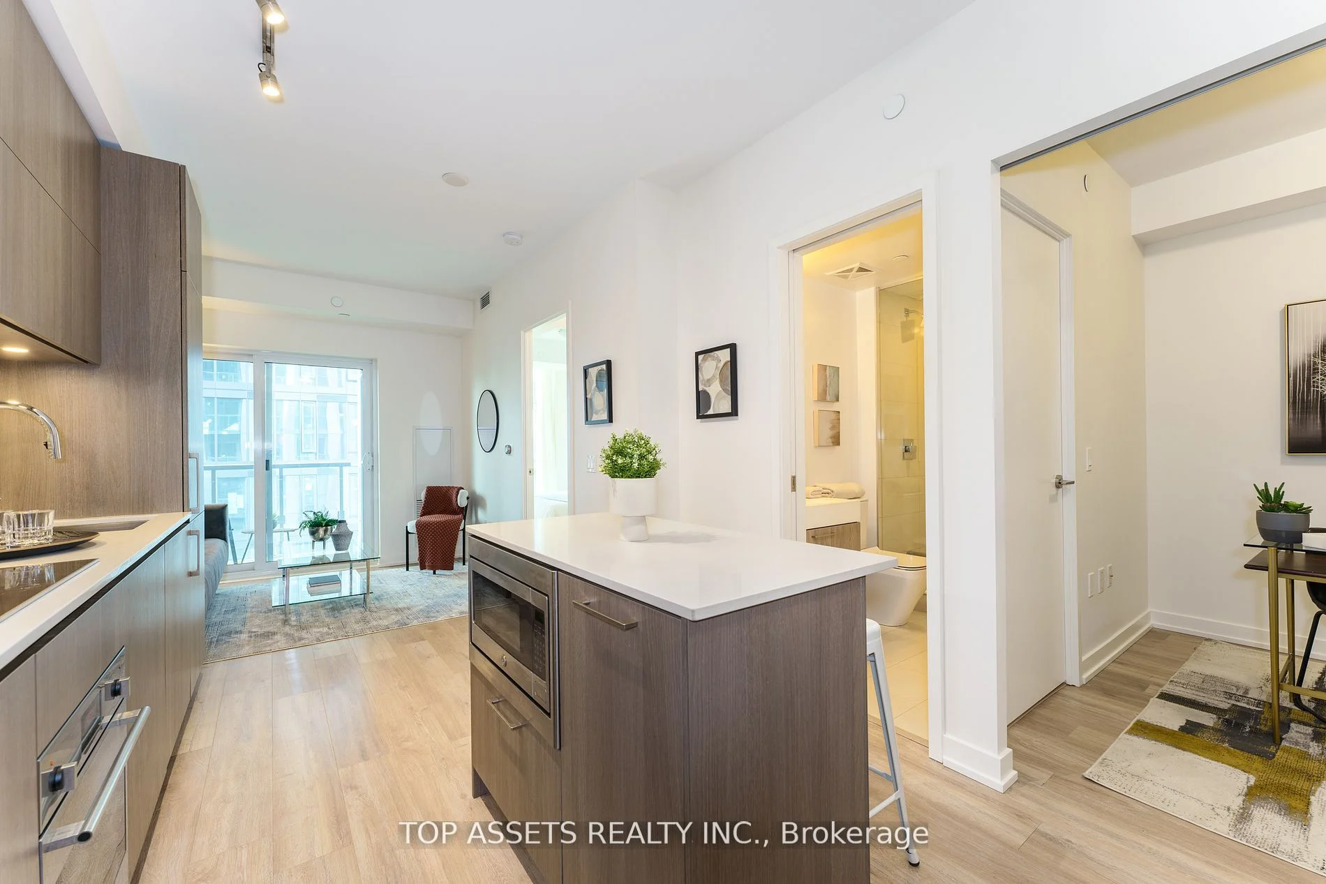 1 Yorkville Ave 3701, Toronto C02, ON M4W 0B1