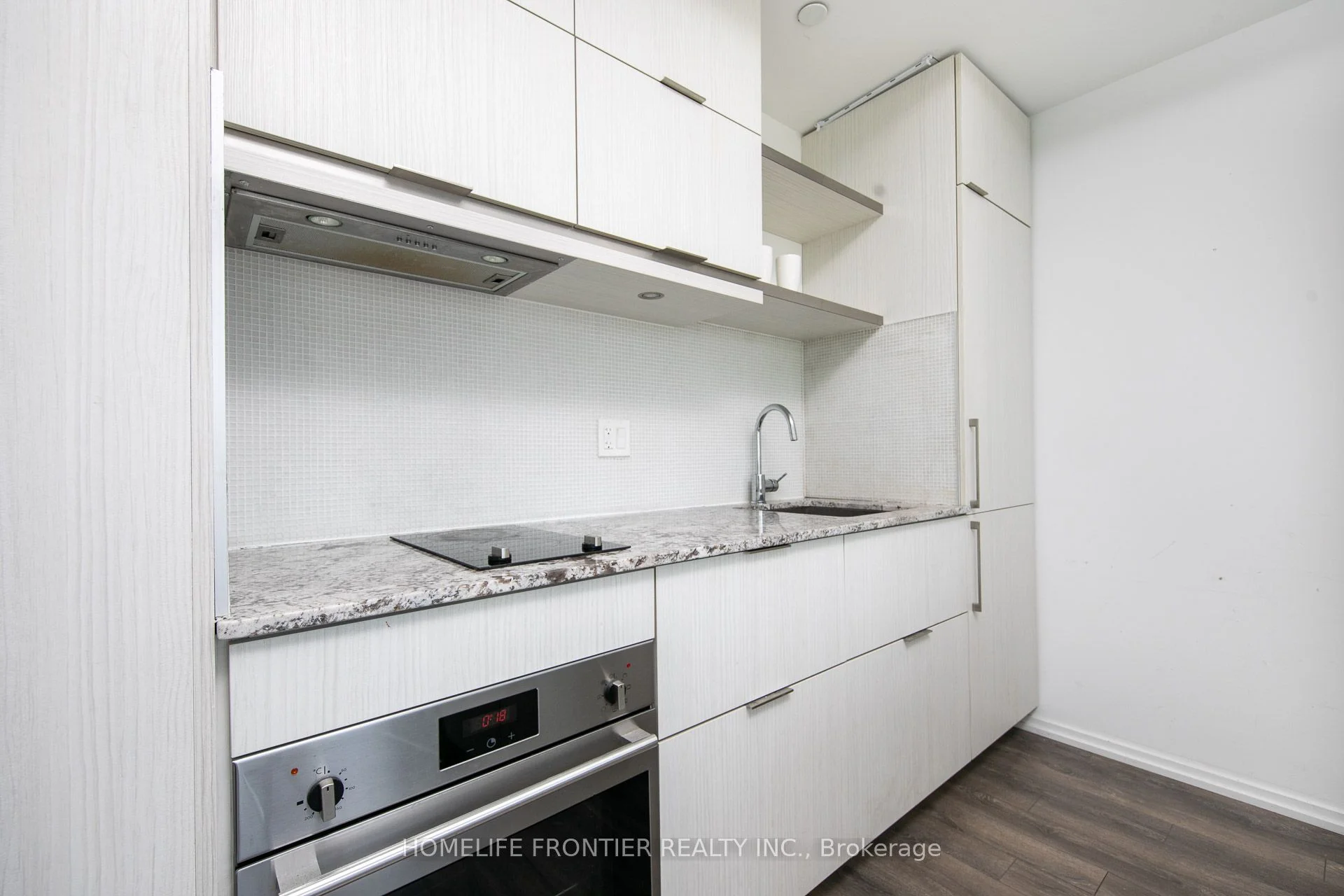197 Yonge Street 1513, Toronto C01, ON M5B 1M4