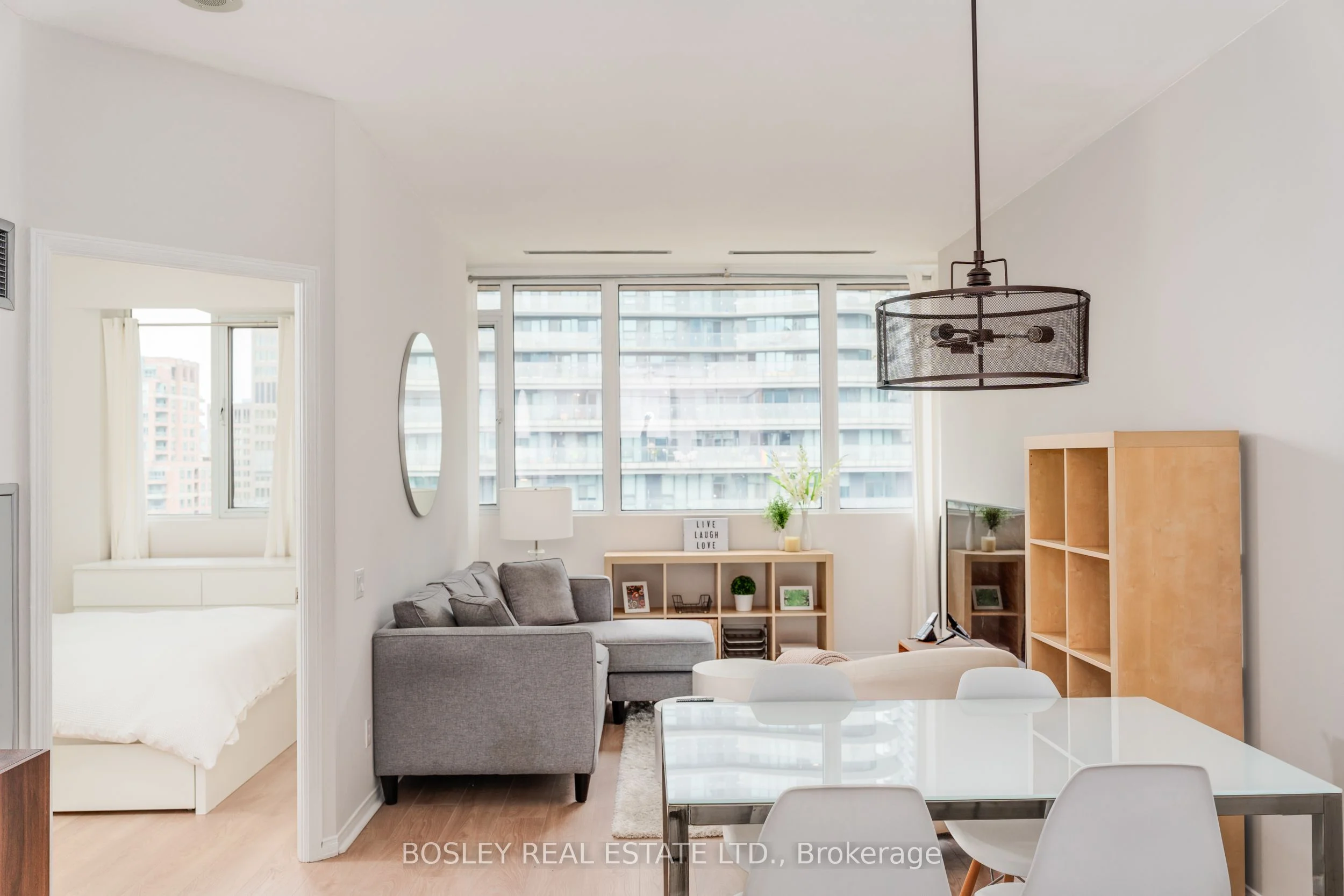 Condo Apartment in Toronto