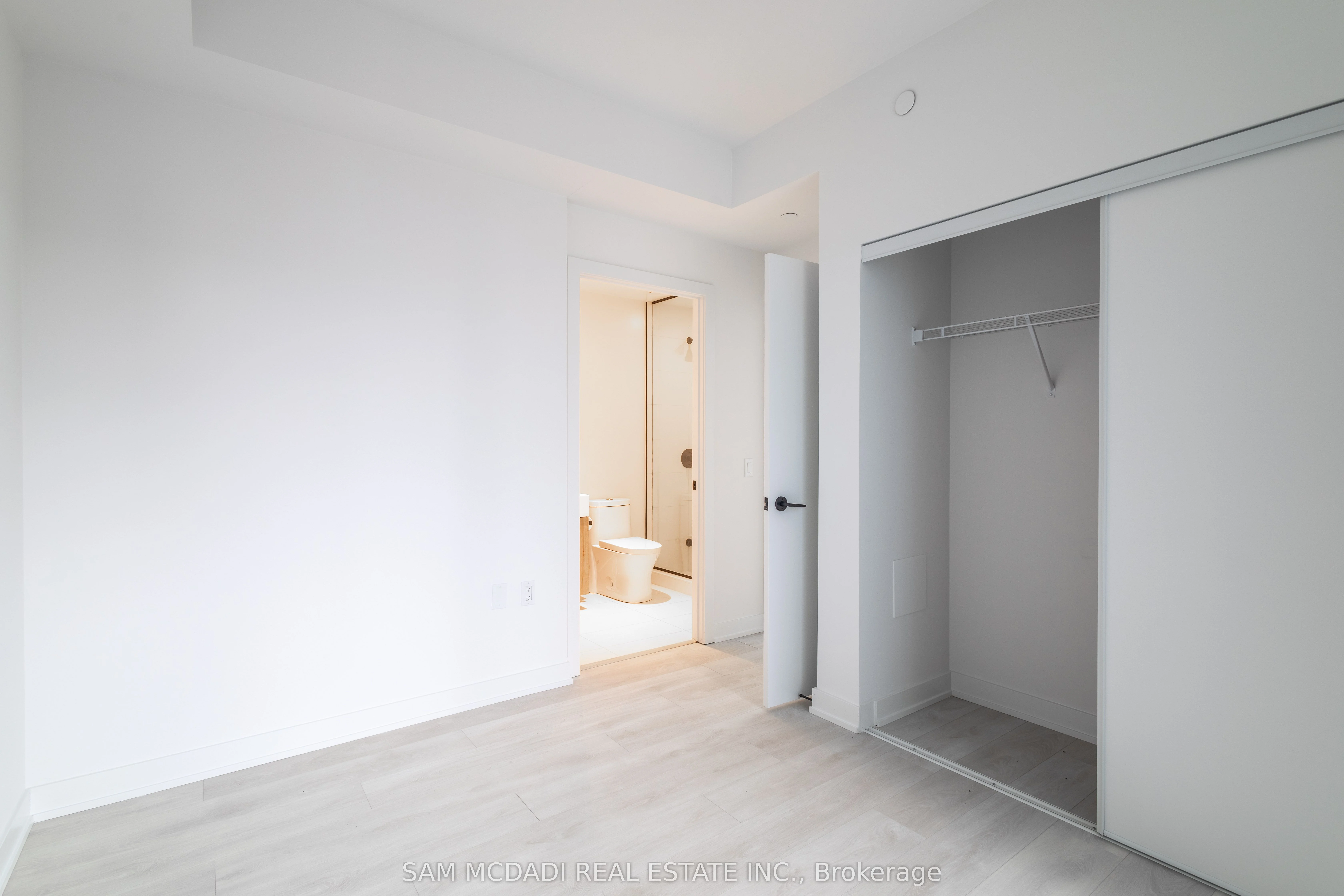 127 Broadway Avenue 1802, Toronto C10, ON M4P 1V4