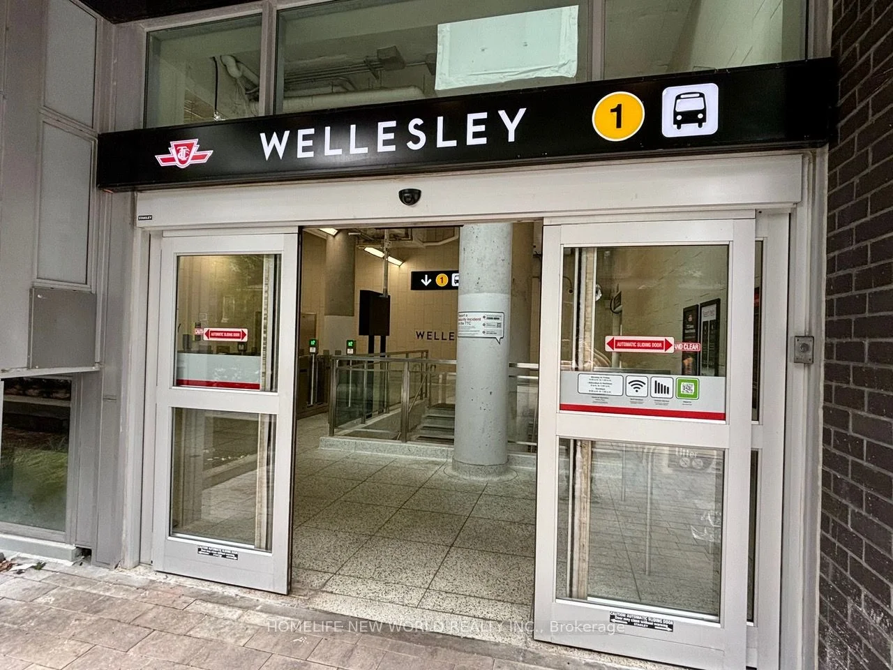 17 Dundonald Street 1403, Toronto C08, On M4y 1k3