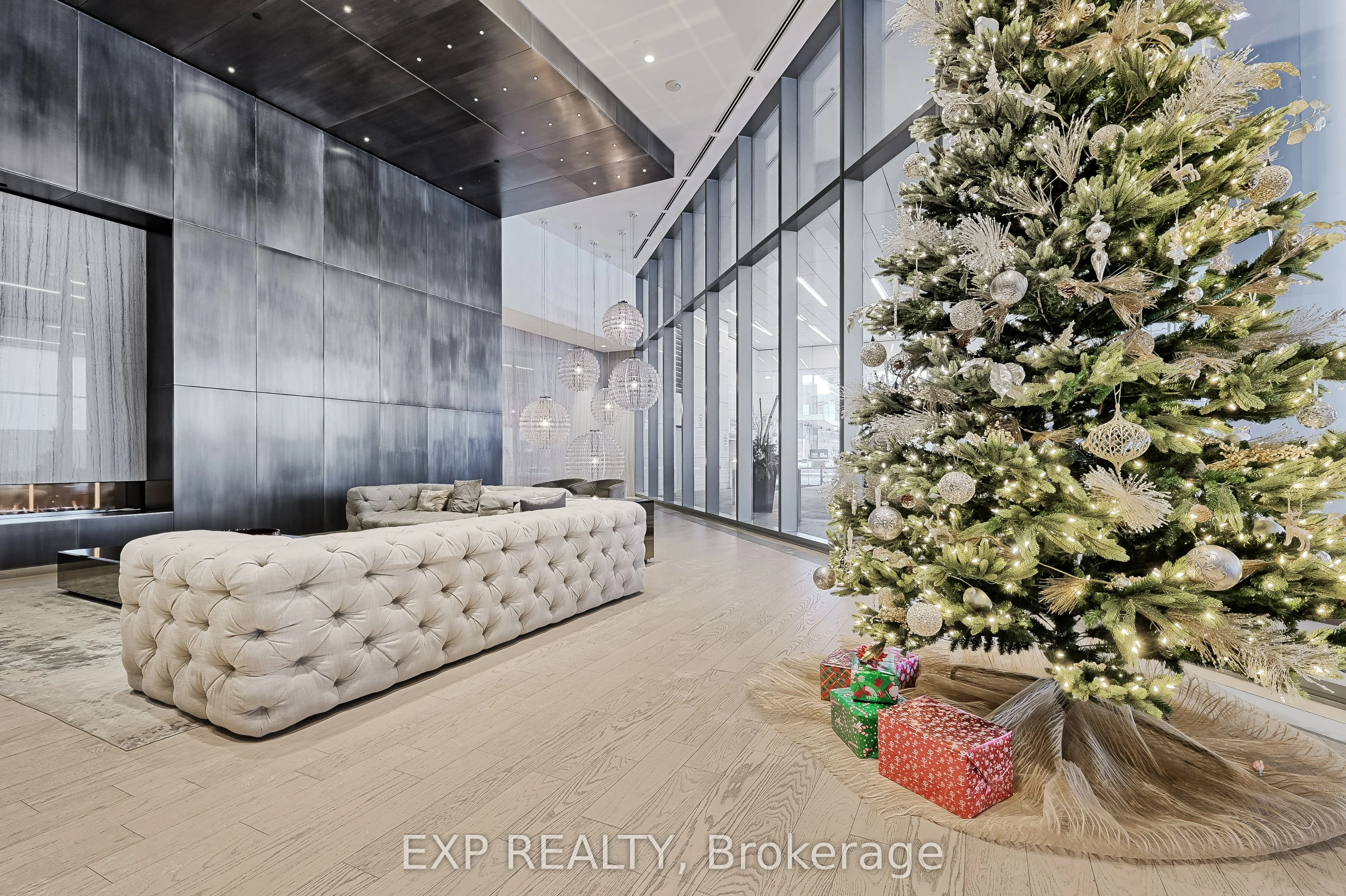 100 Harbour Street 1904, Toronto C01, ON M5J 0B5