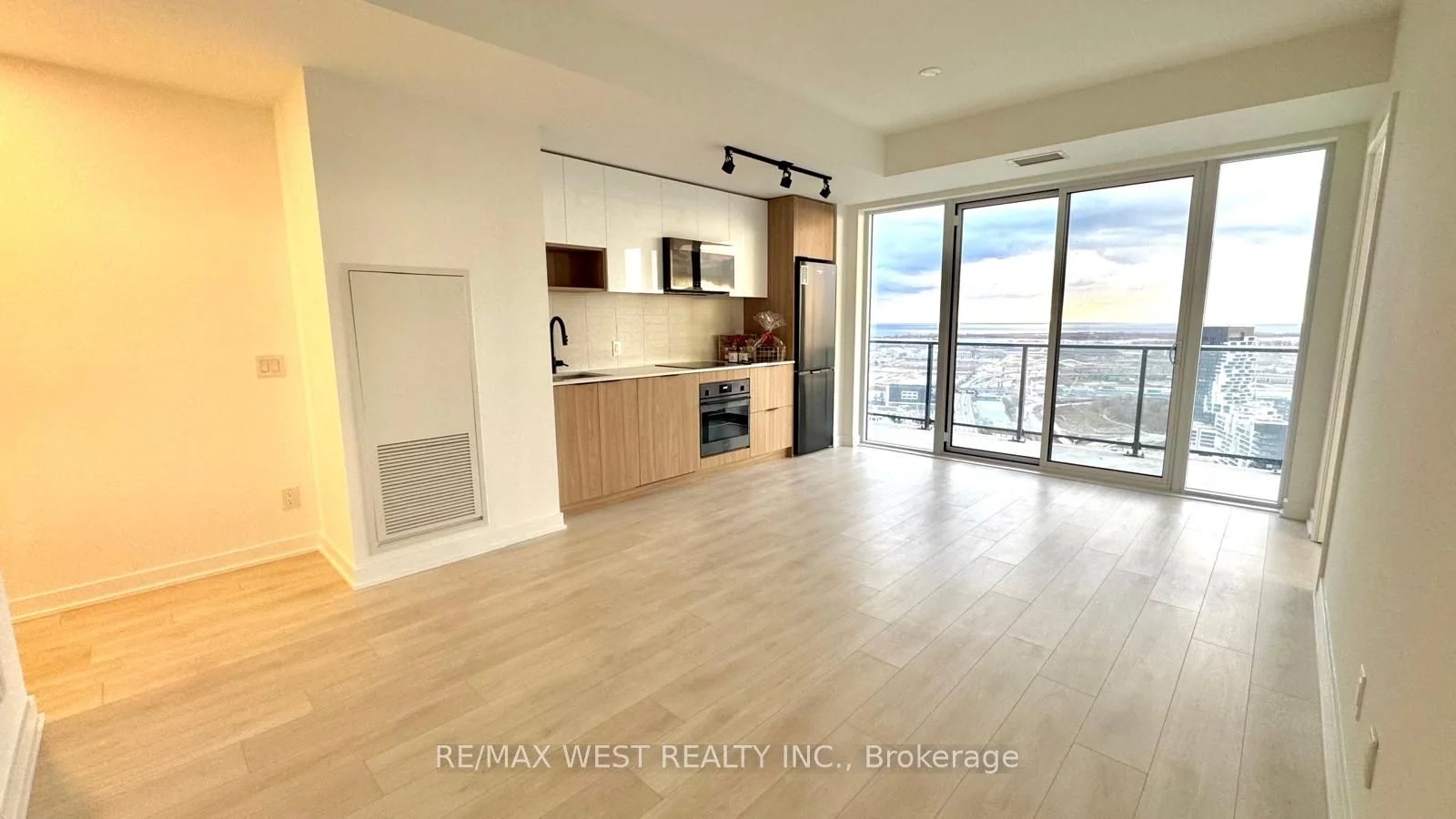 5 Defries Street 3405, Toronto C08, On M5a 0w7