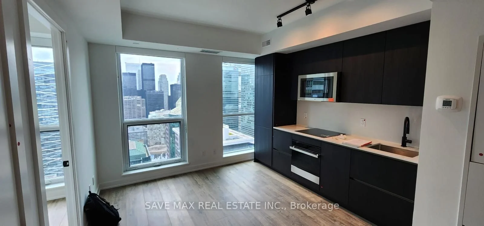 327 KING Street W 4101, Toronto C01, ON M5V 1J5
