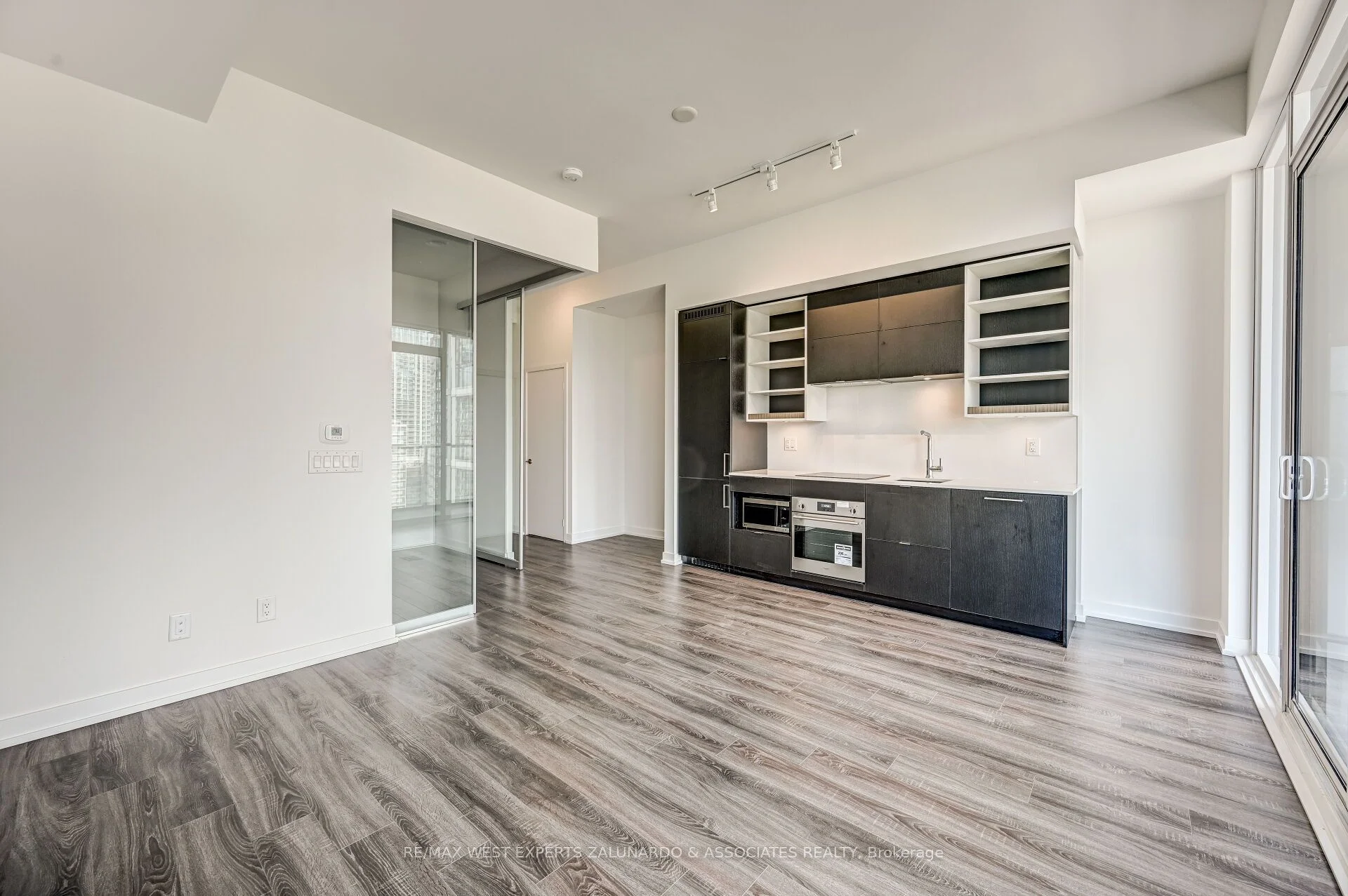 20 Edward Street 2121, Toronto C01, On M5g 0c5